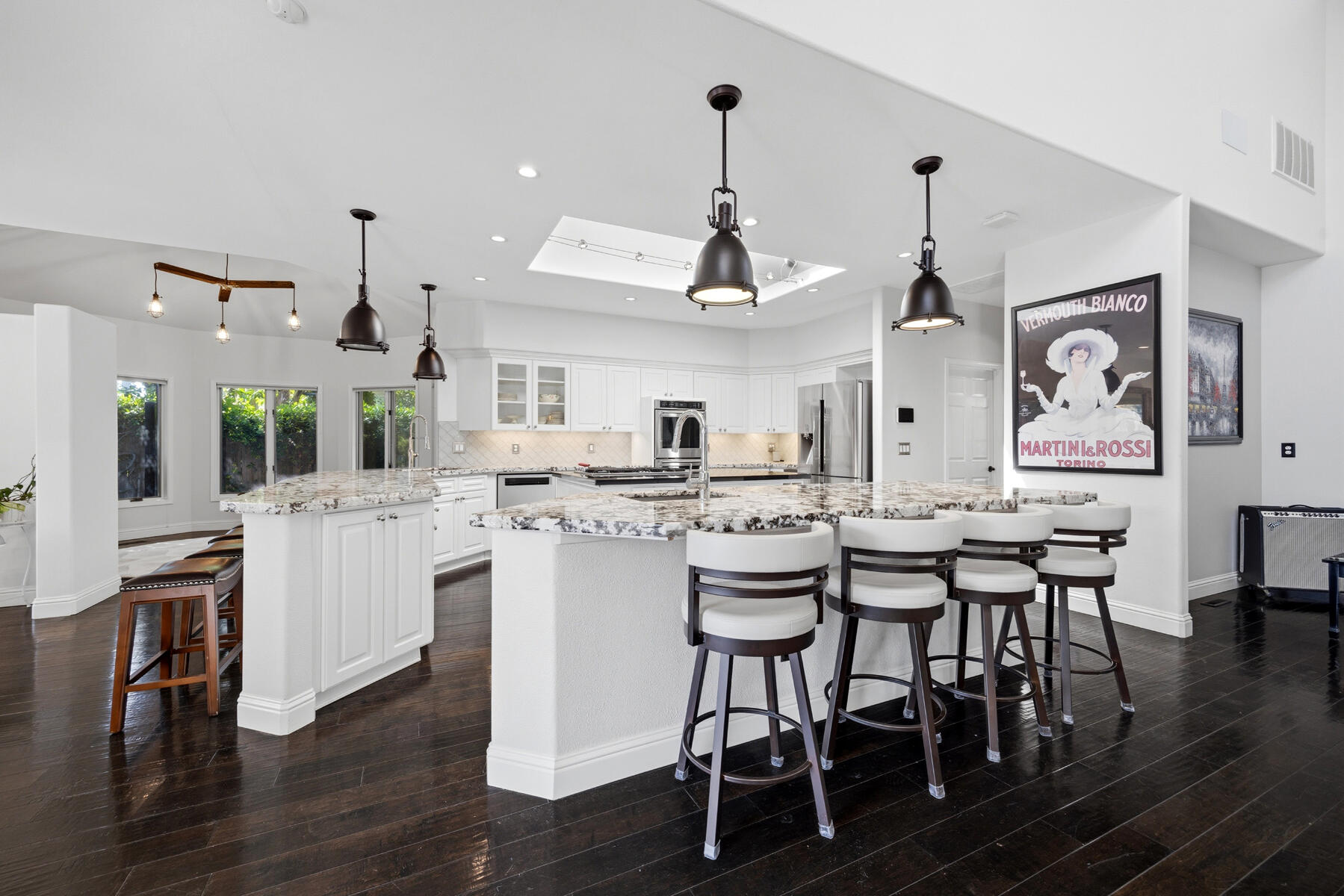 1700 N Roeben Dr, Visalia, CA 93291