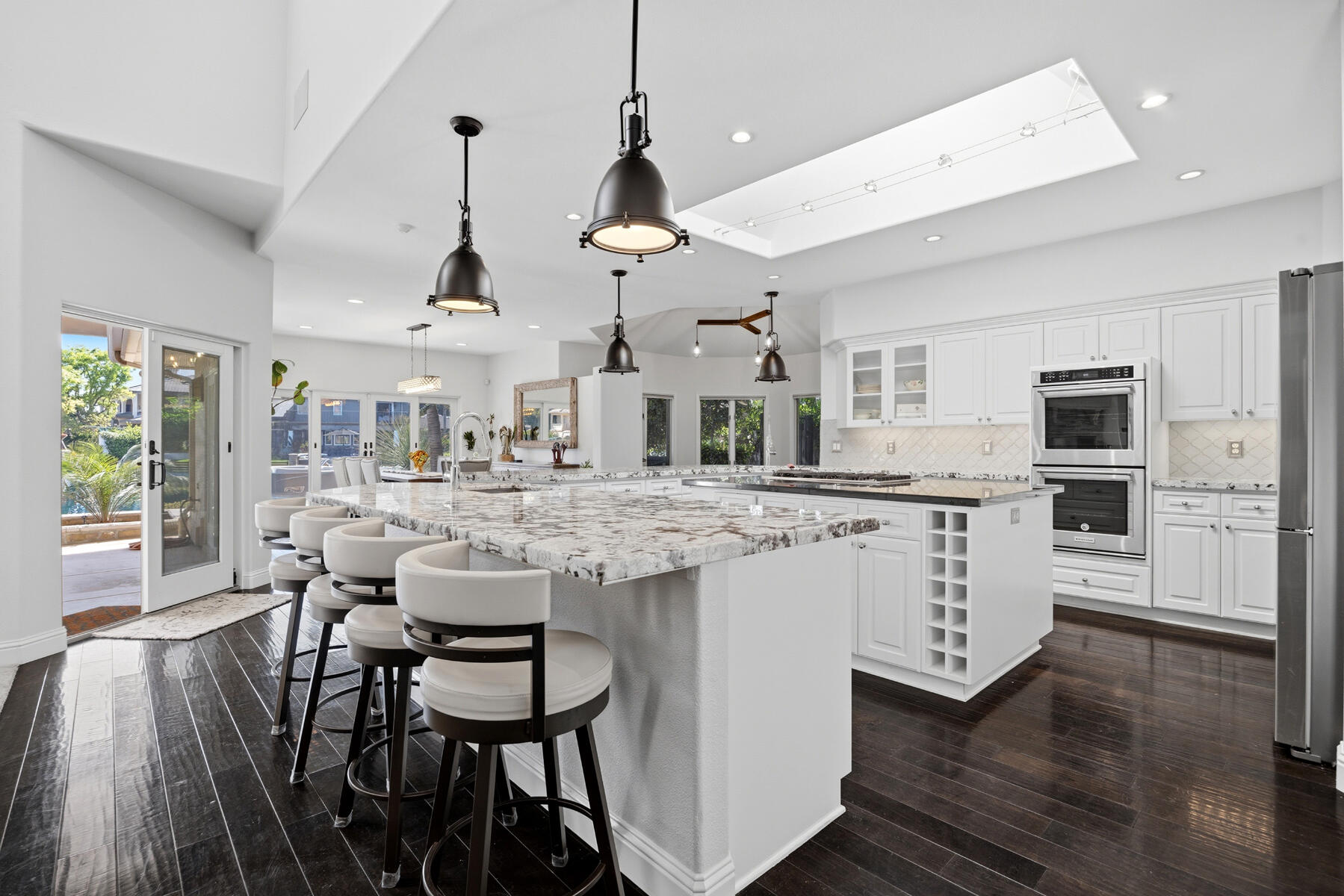 1700 N Roeben Dr, Visalia, CA 93291