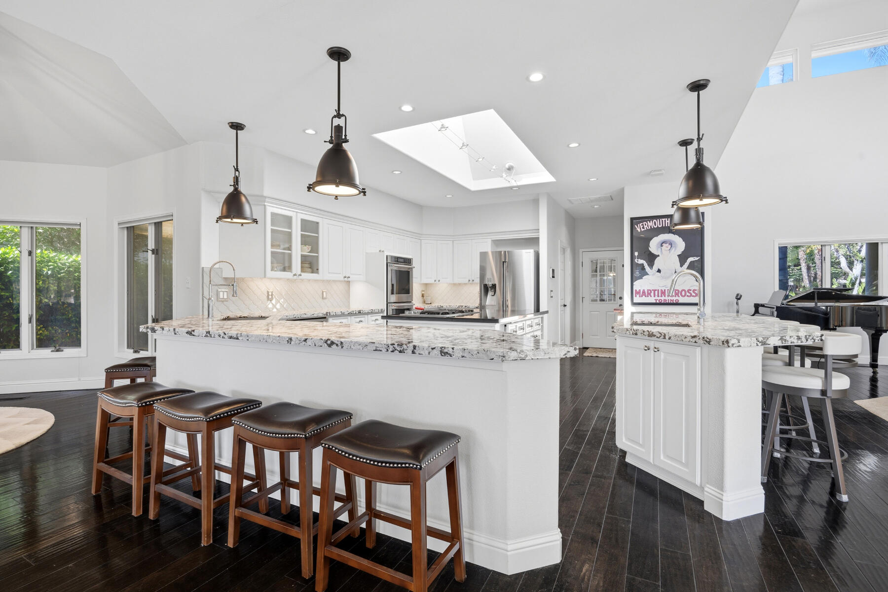 1700 N Roeben Dr, Visalia, CA 93291