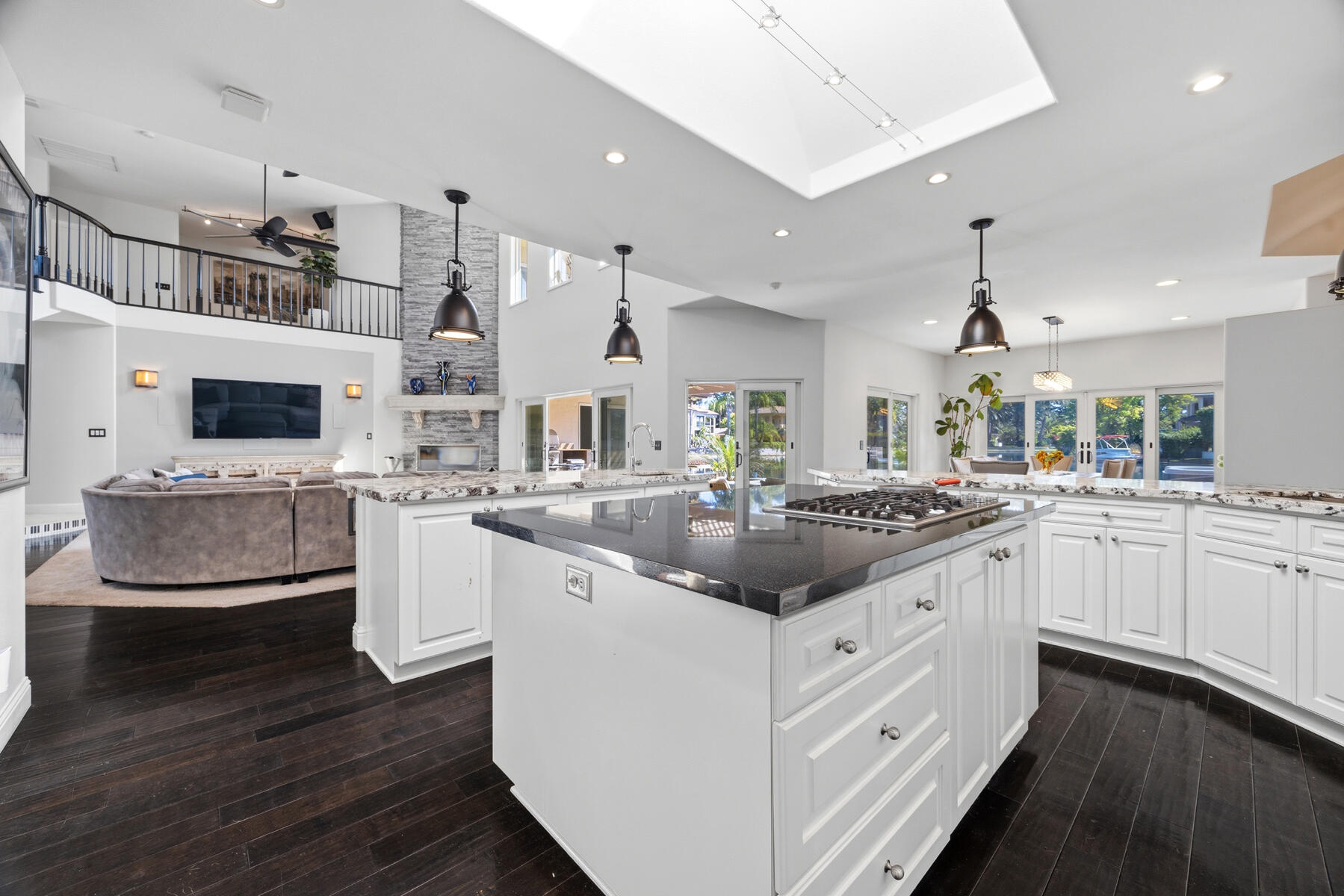 1700 N Roeben Dr, Visalia, CA 93291