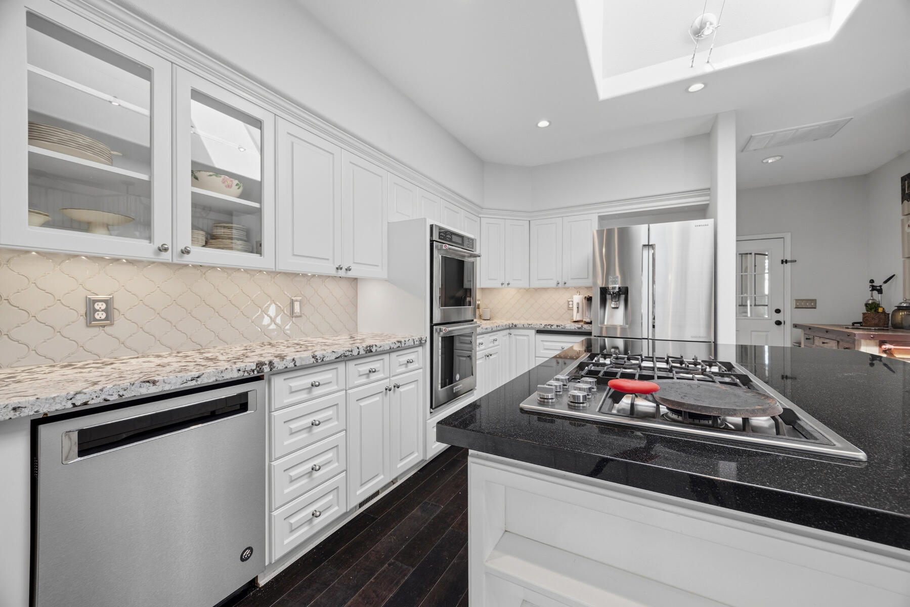 1700 N Roeben Dr, Visalia, CA 93291