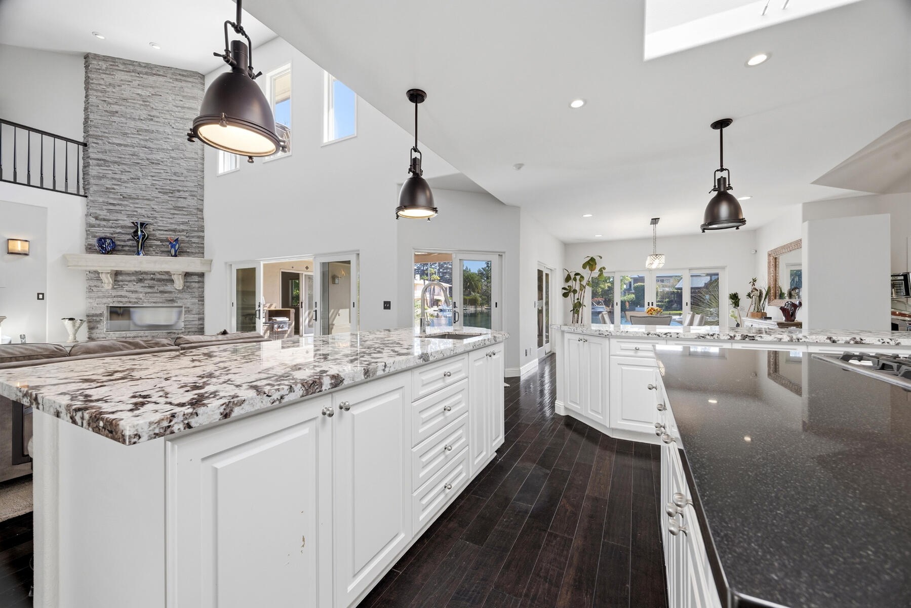 1700 N Roeben Dr, Visalia, CA 93291