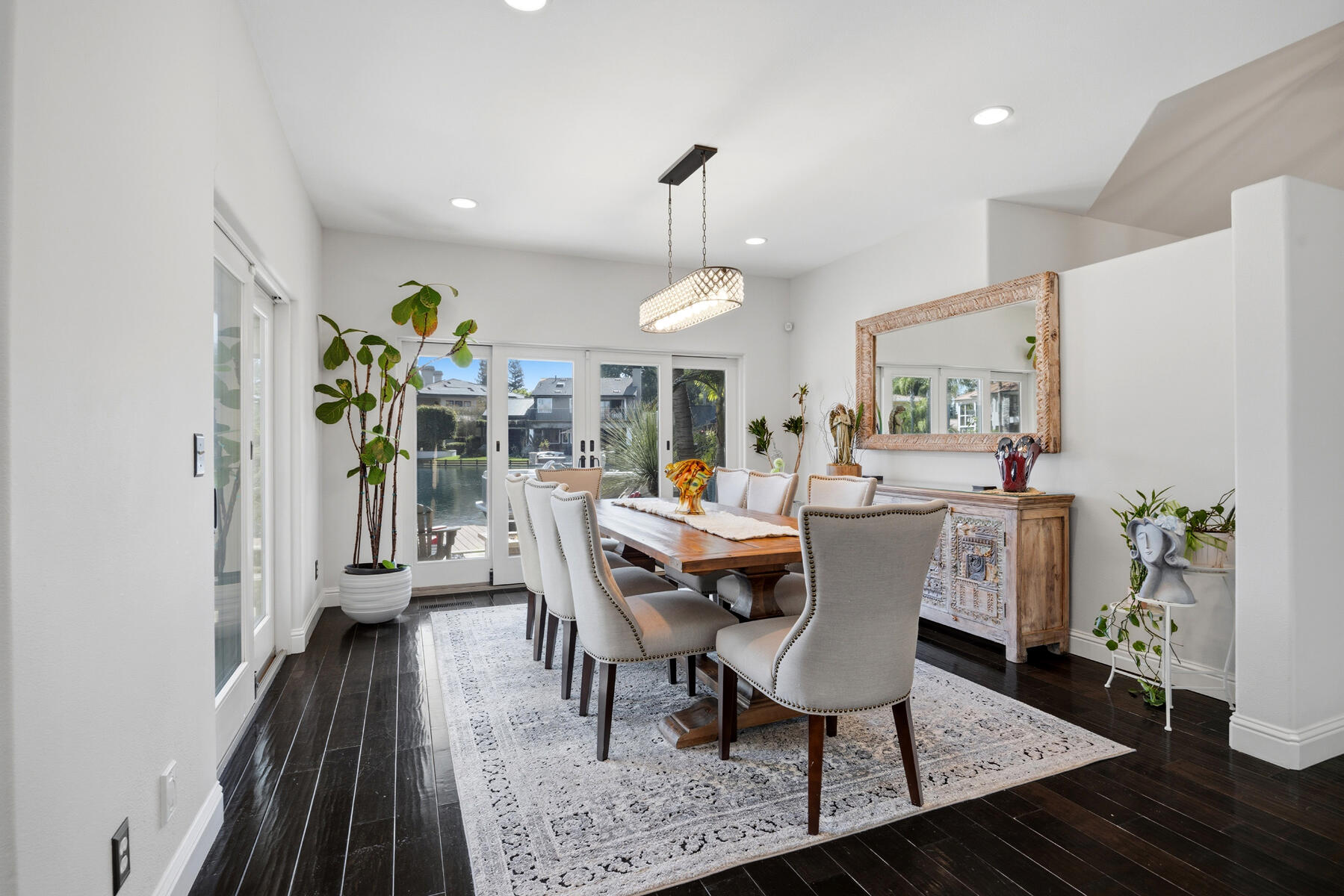 1700 N Roeben Dr, Visalia, CA 93291