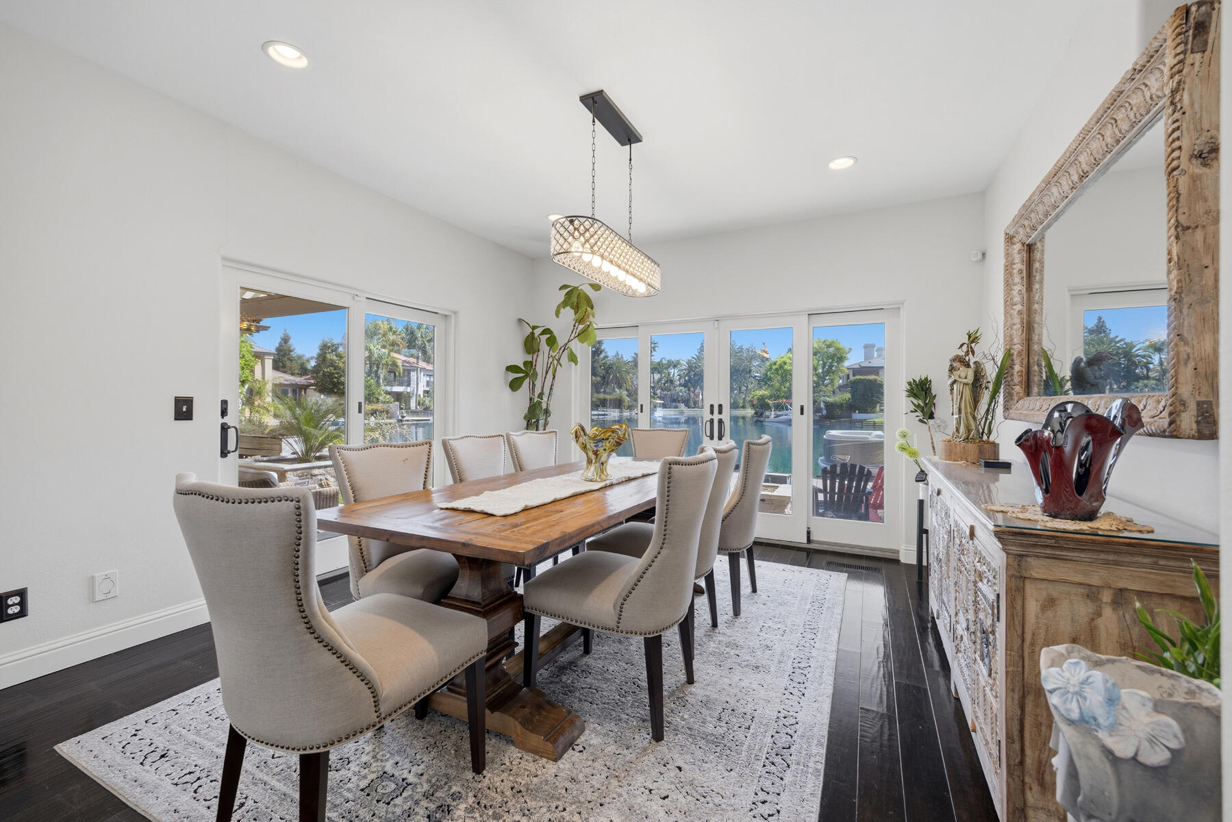 1700 N Roeben Dr, Visalia, CA 93291