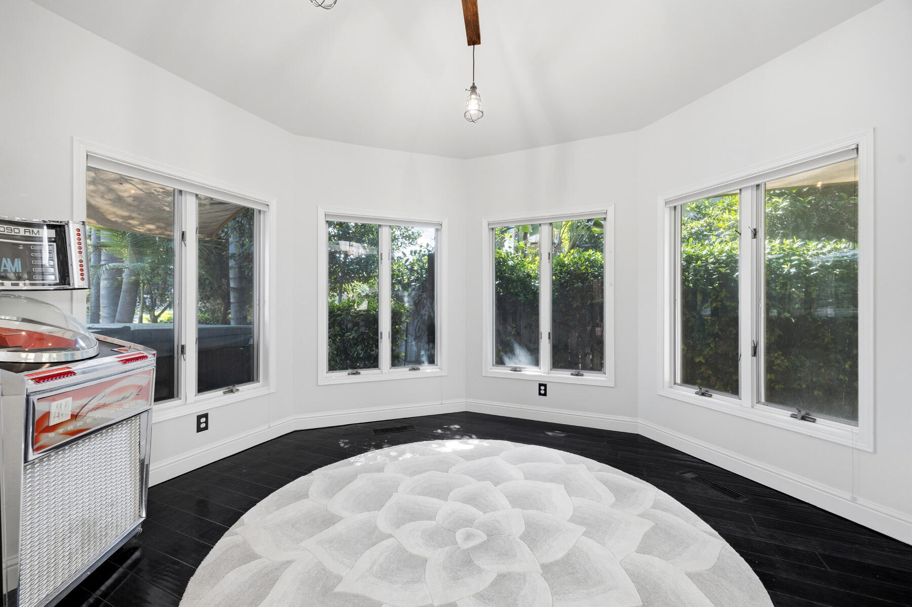 1700 N Roeben Dr, Visalia, CA 93291