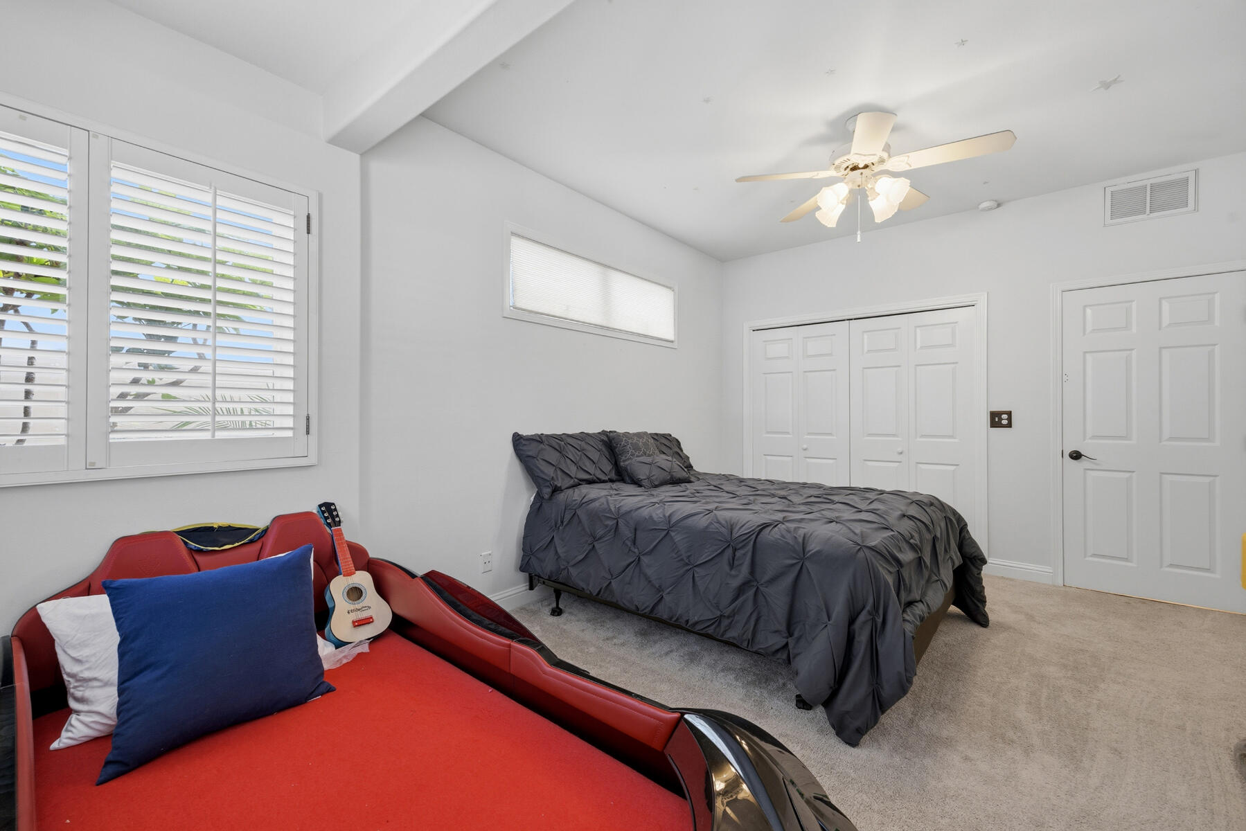 1700 N Roeben Dr, Visalia, CA 93291