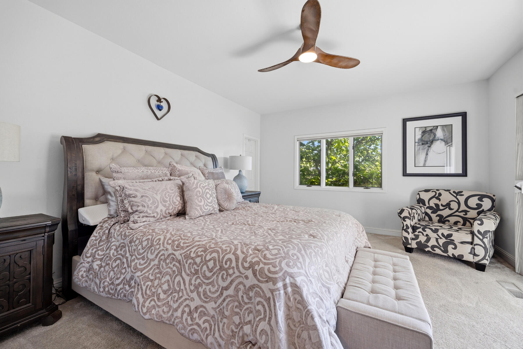 1700 N Roeben Dr, Visalia, CA 93291