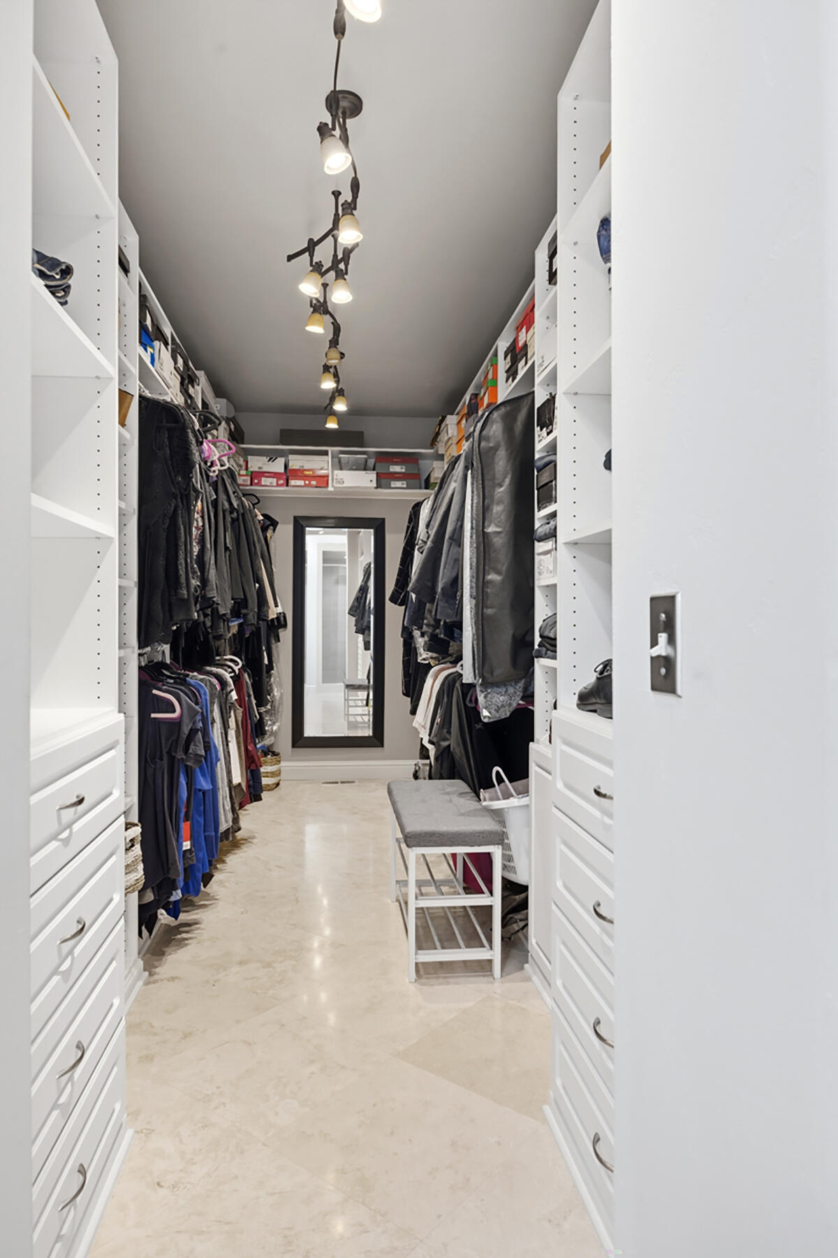 1700 N Roeben Dr, Visalia, CA 93291