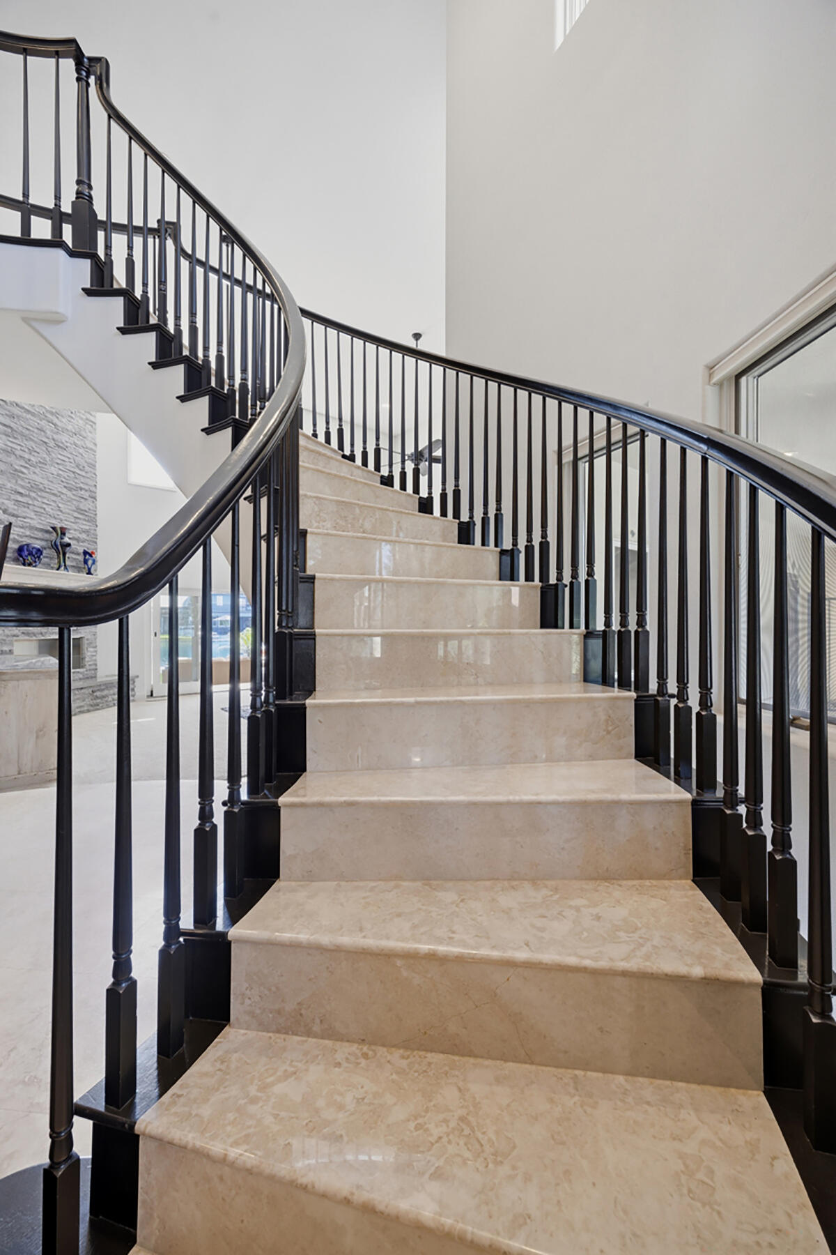 1700 N Roeben Dr, Visalia, CA 93291