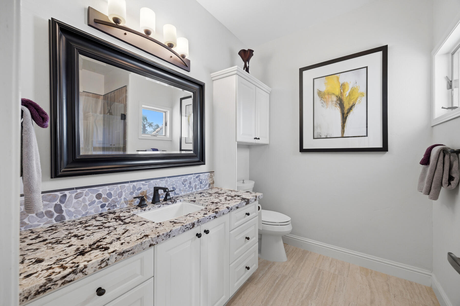 1700 N Roeben Dr, Visalia, CA 93291