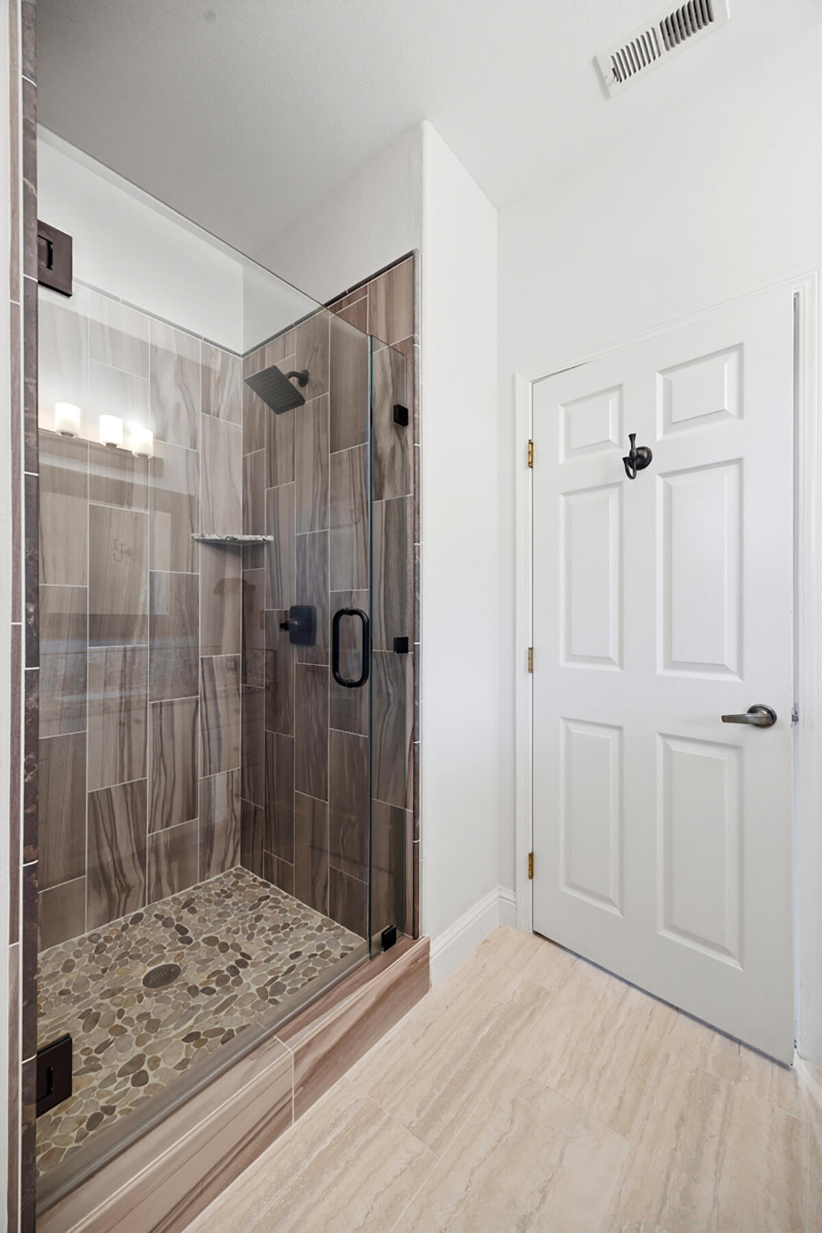 1700 N Roeben Dr, Visalia, CA 93291