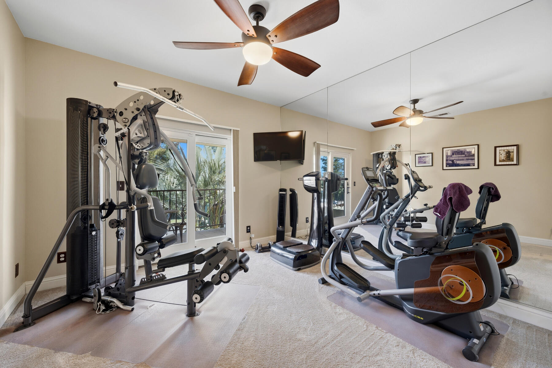 1700 N Roeben Dr, Visalia, CA 93291