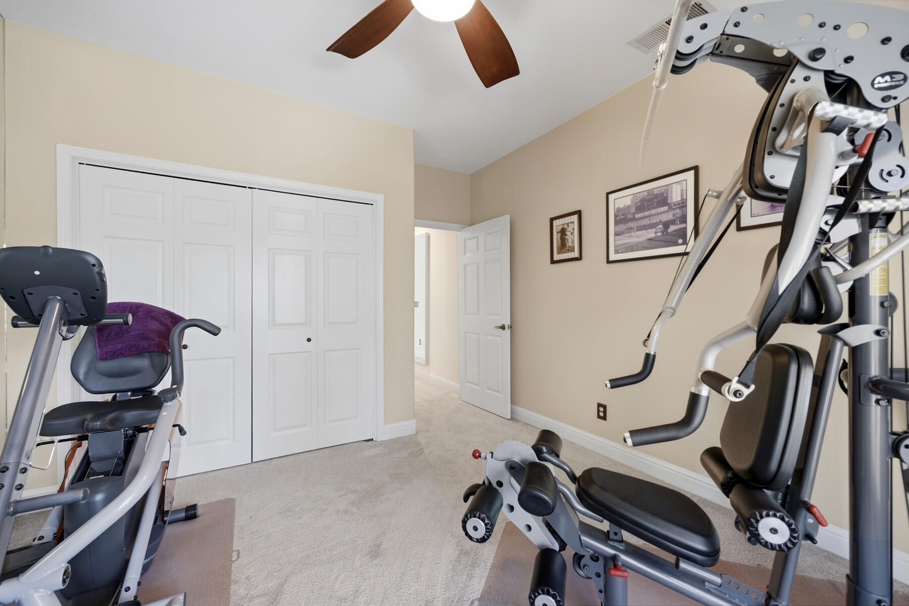 1700 N Roeben Dr, Visalia, CA 93291