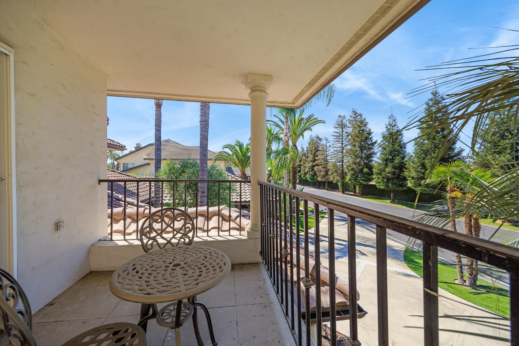 1700 N Roeben Dr, Visalia, CA 93291