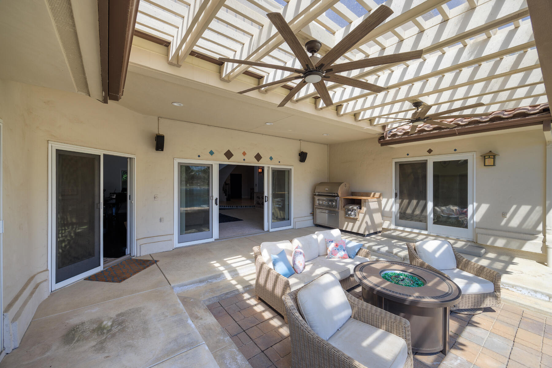 1700 N Roeben Dr, Visalia, CA 93291