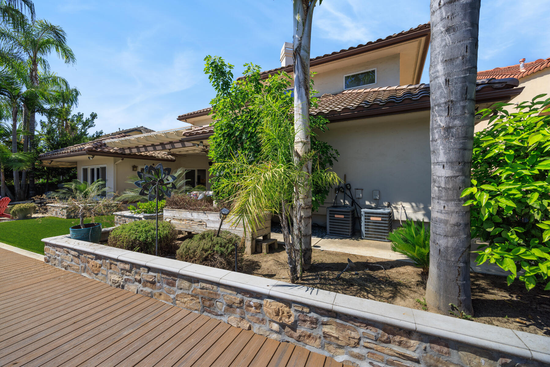 1700 N Roeben Dr, Visalia, CA 93291