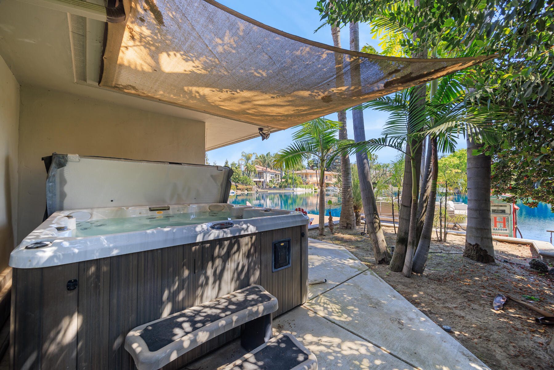 1700 N Roeben Dr, Visalia, CA 93291