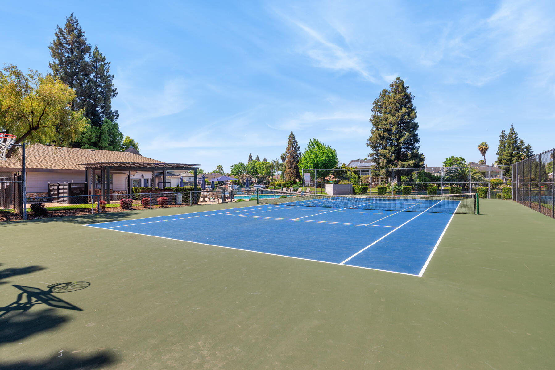 1700 N Roeben Dr, Visalia, CA 93291