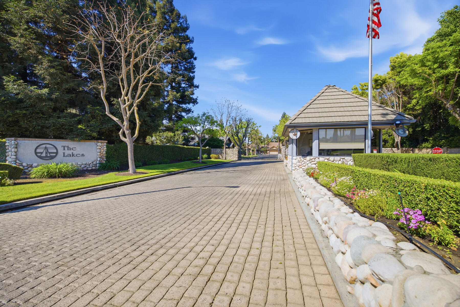 1700 N Roeben Dr, Visalia, CA 93291