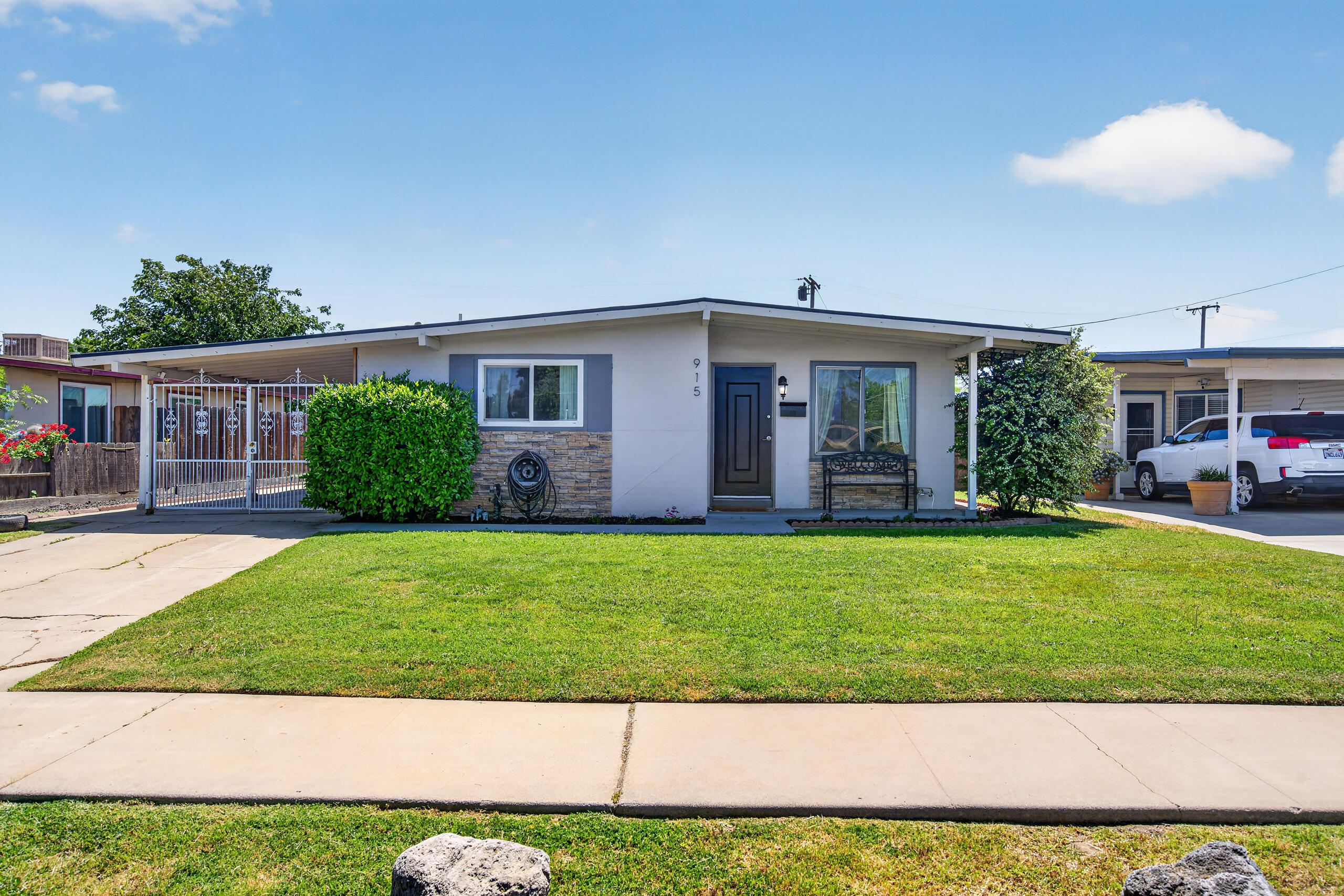 915 Neville St, Hanford, CA 93230