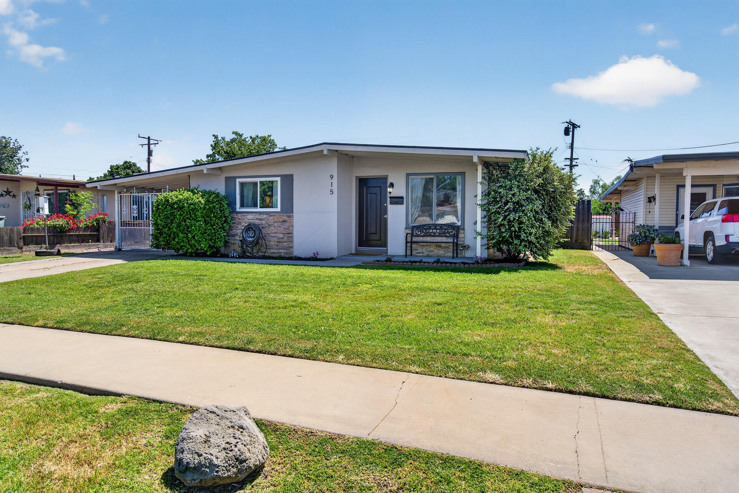 915 Neville St, Hanford, CA 93230