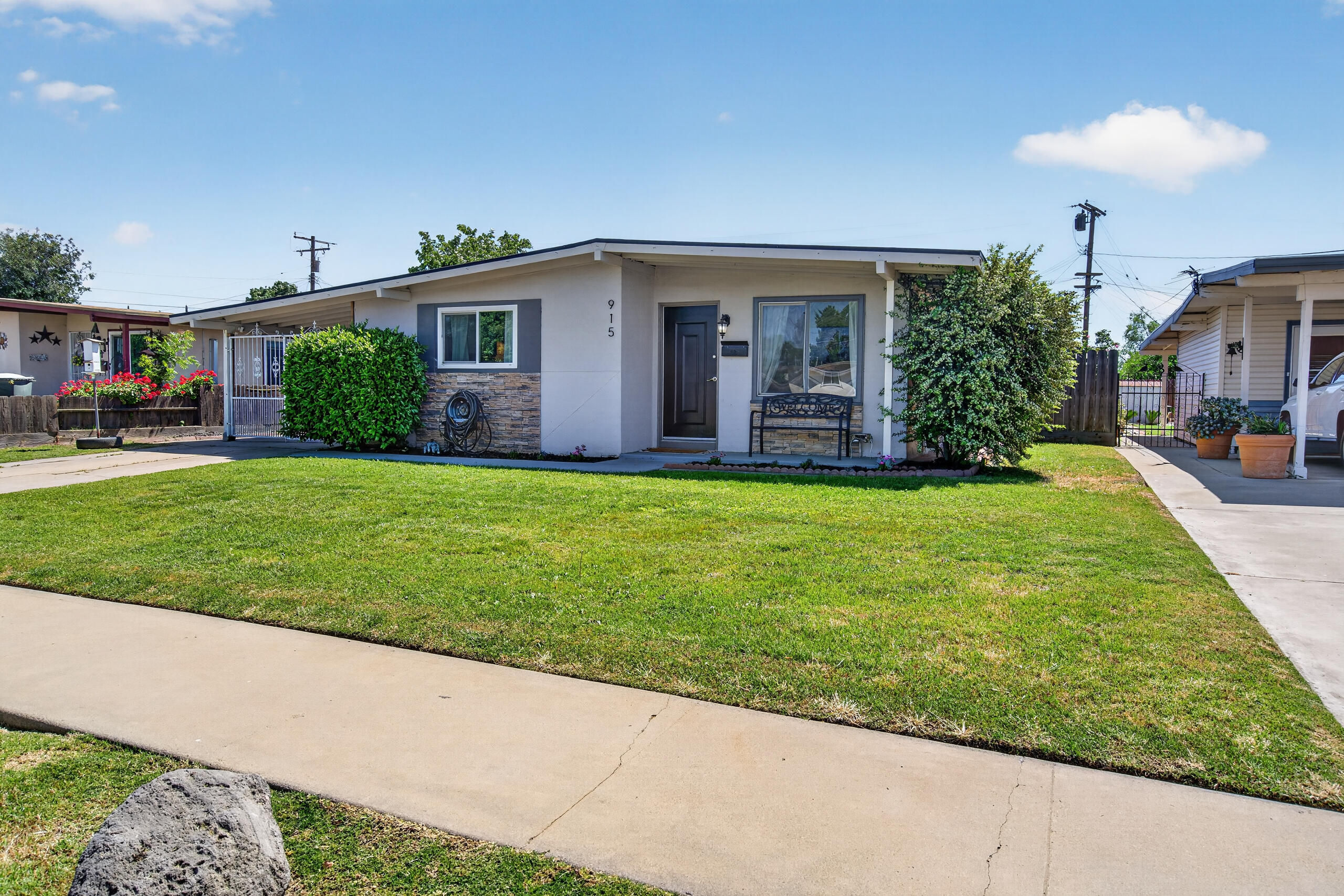 915 Neville St, Hanford, CA 93230