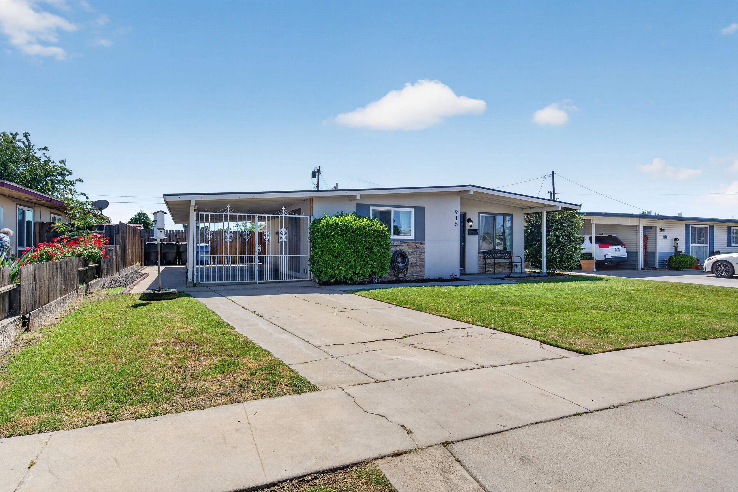 915 Neville St, Hanford, CA 93230