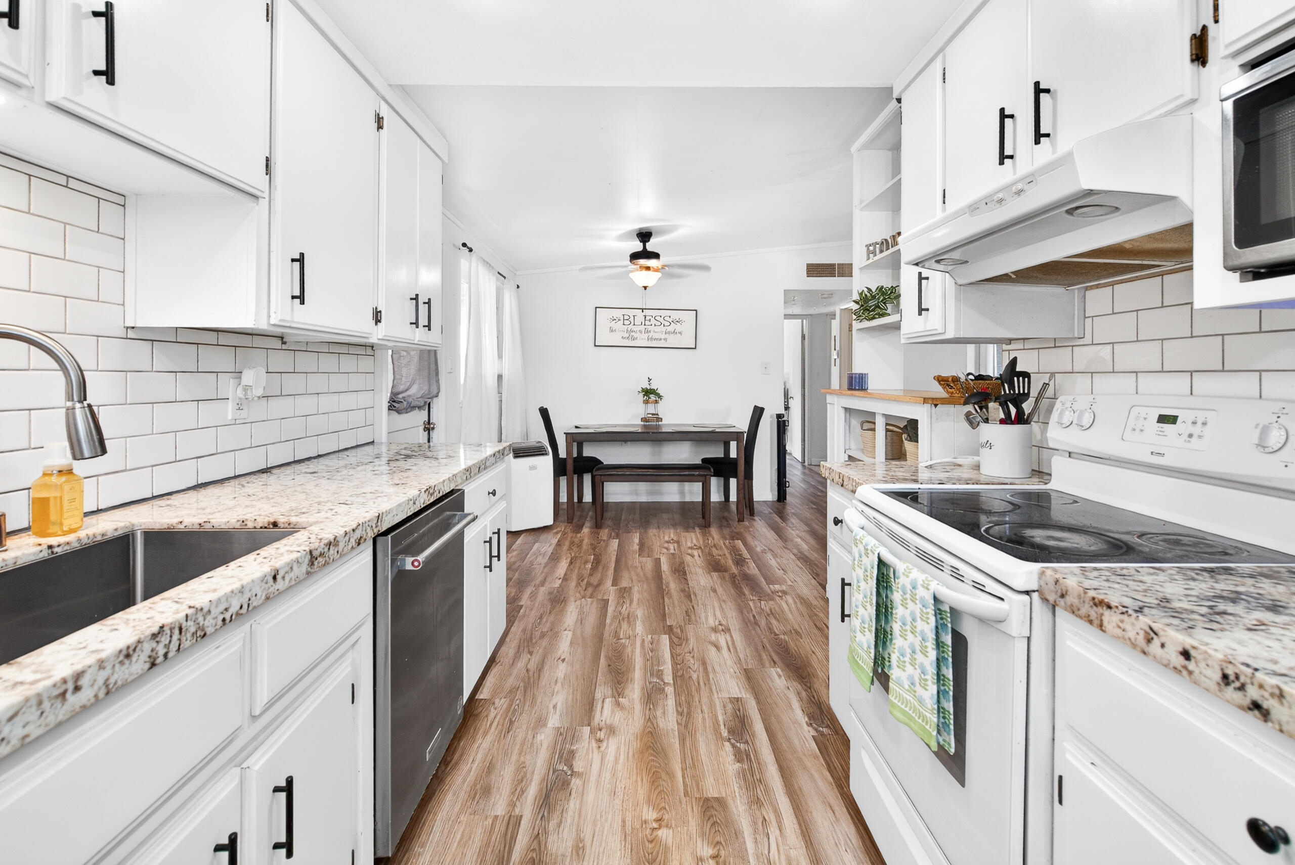 915 Neville St, Hanford, CA 93230