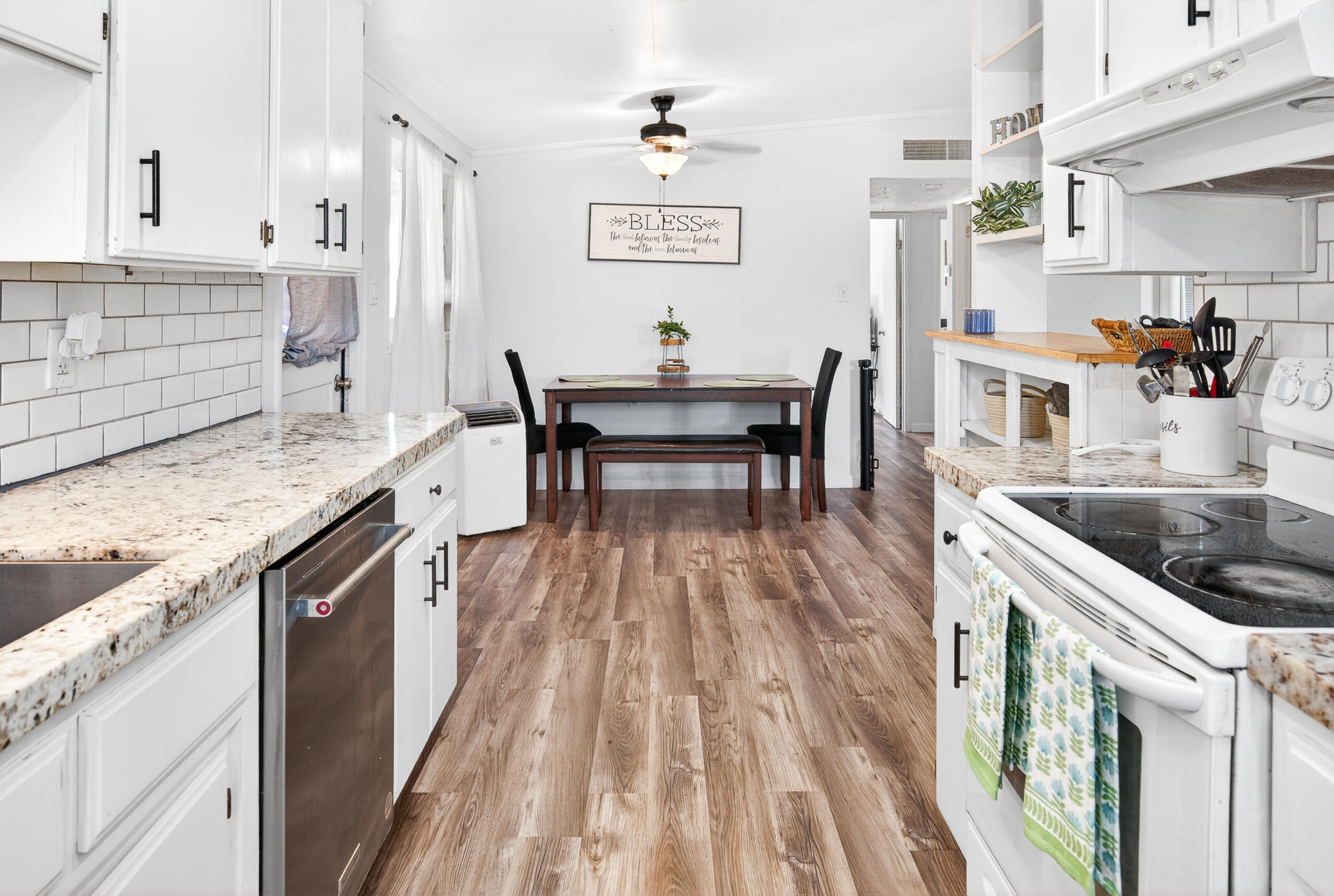 915 Neville St, Hanford, CA 93230