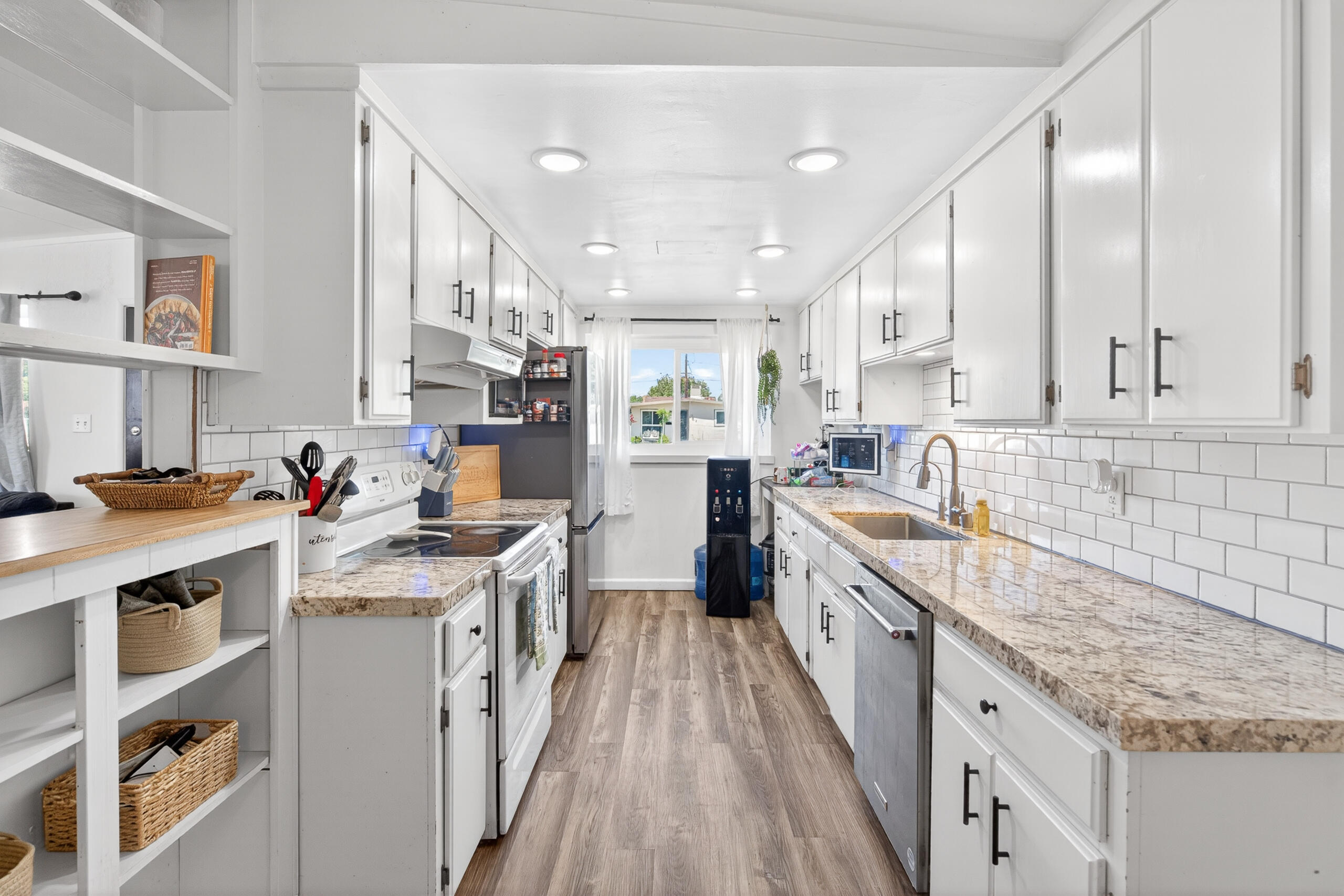 915 Neville St, Hanford, CA 93230