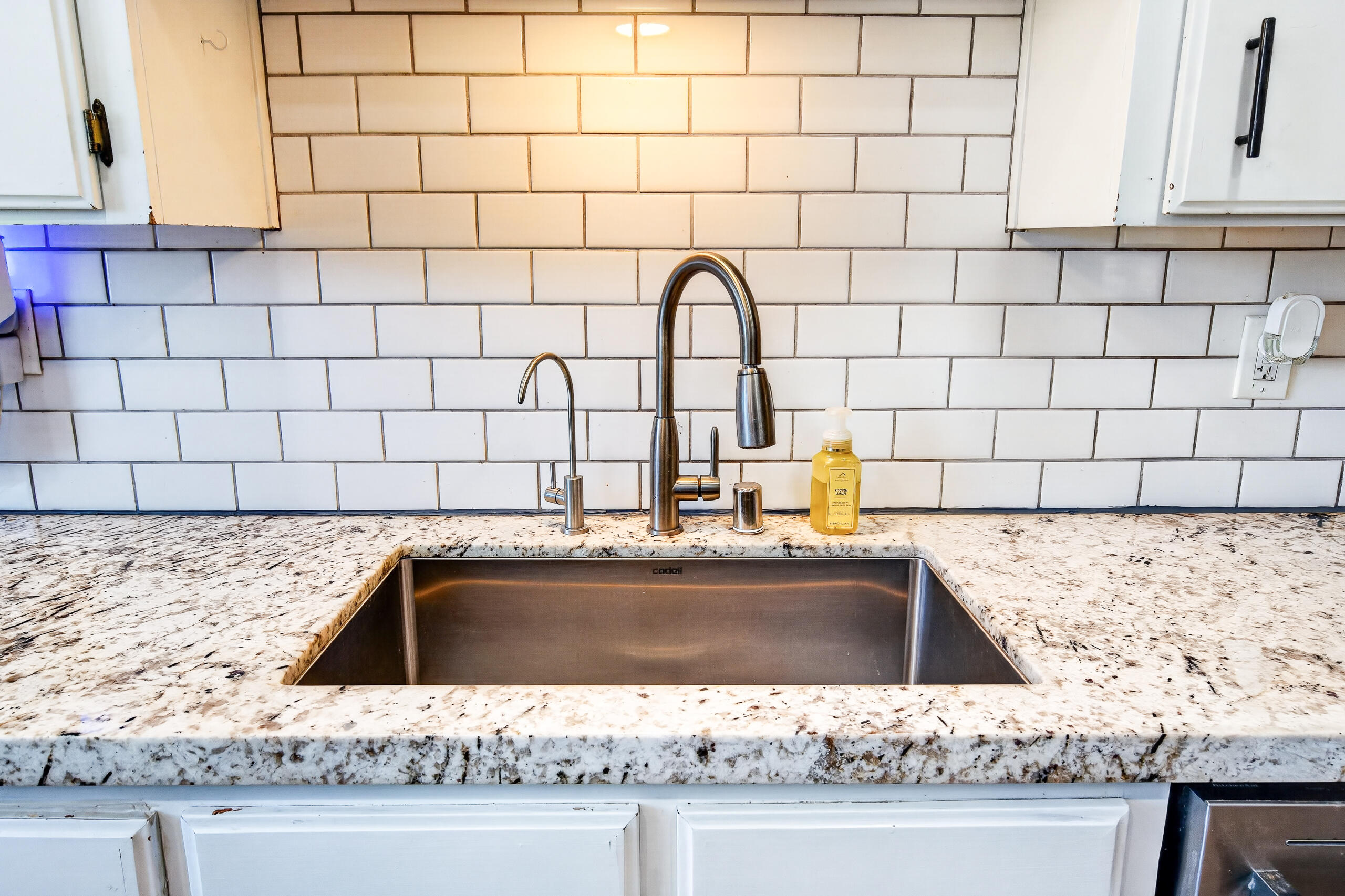 915 Neville St, Hanford, CA 93230