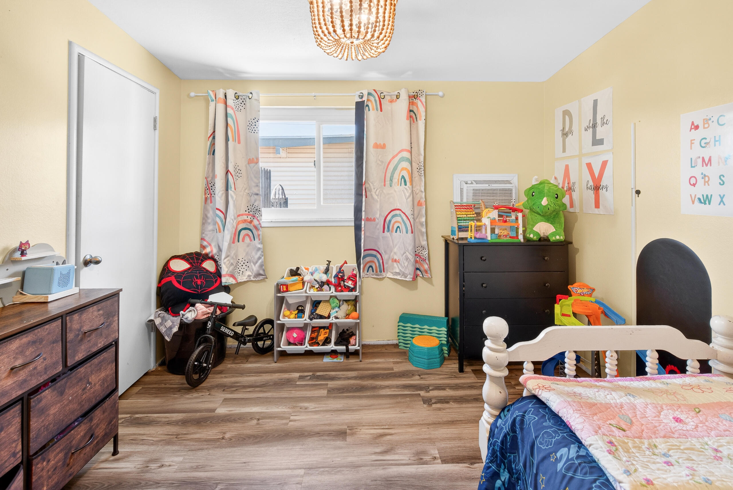 915 Neville St, Hanford, CA 93230