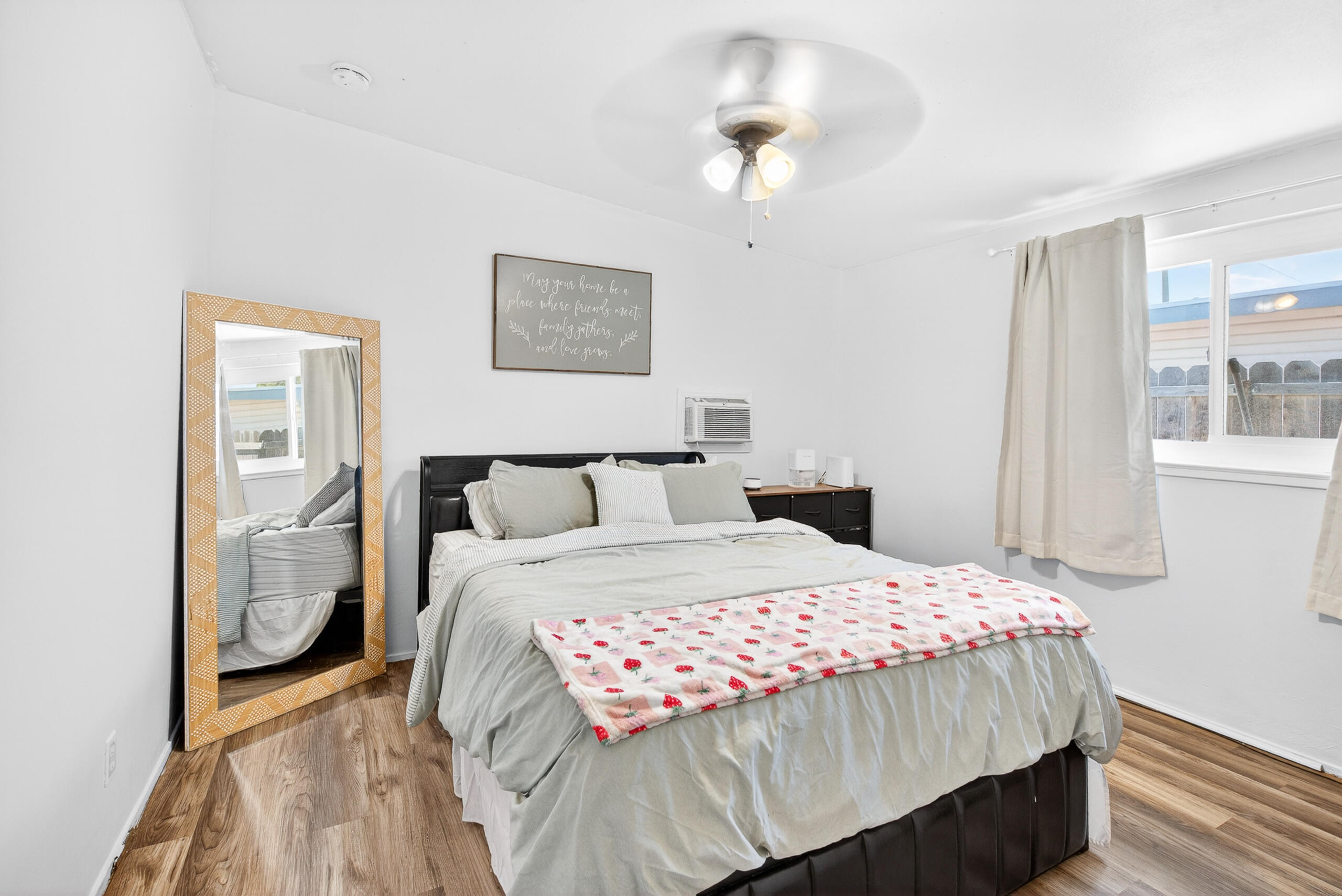 915 Neville St, Hanford, CA 93230