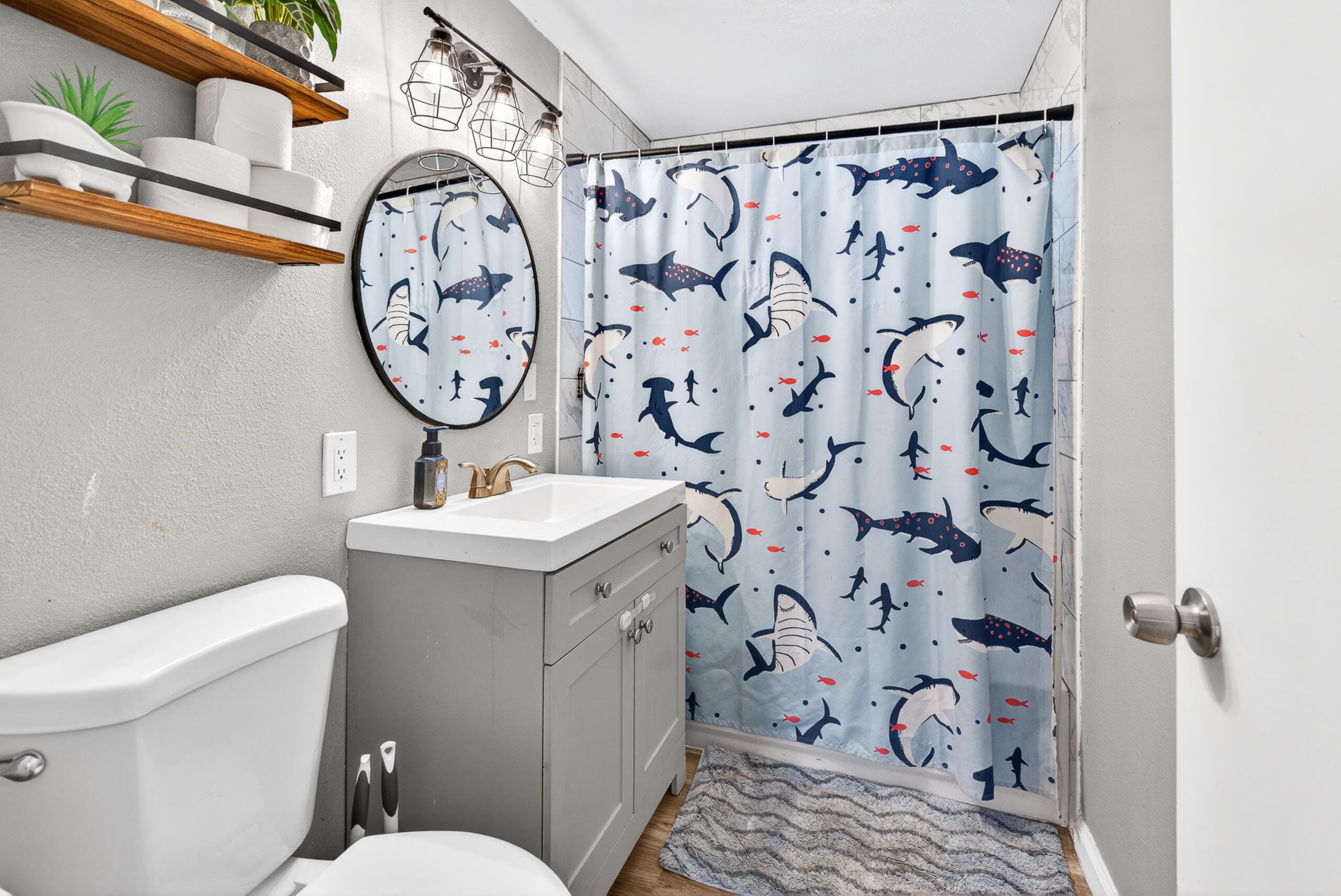 915 Neville St, Hanford, CA 93230