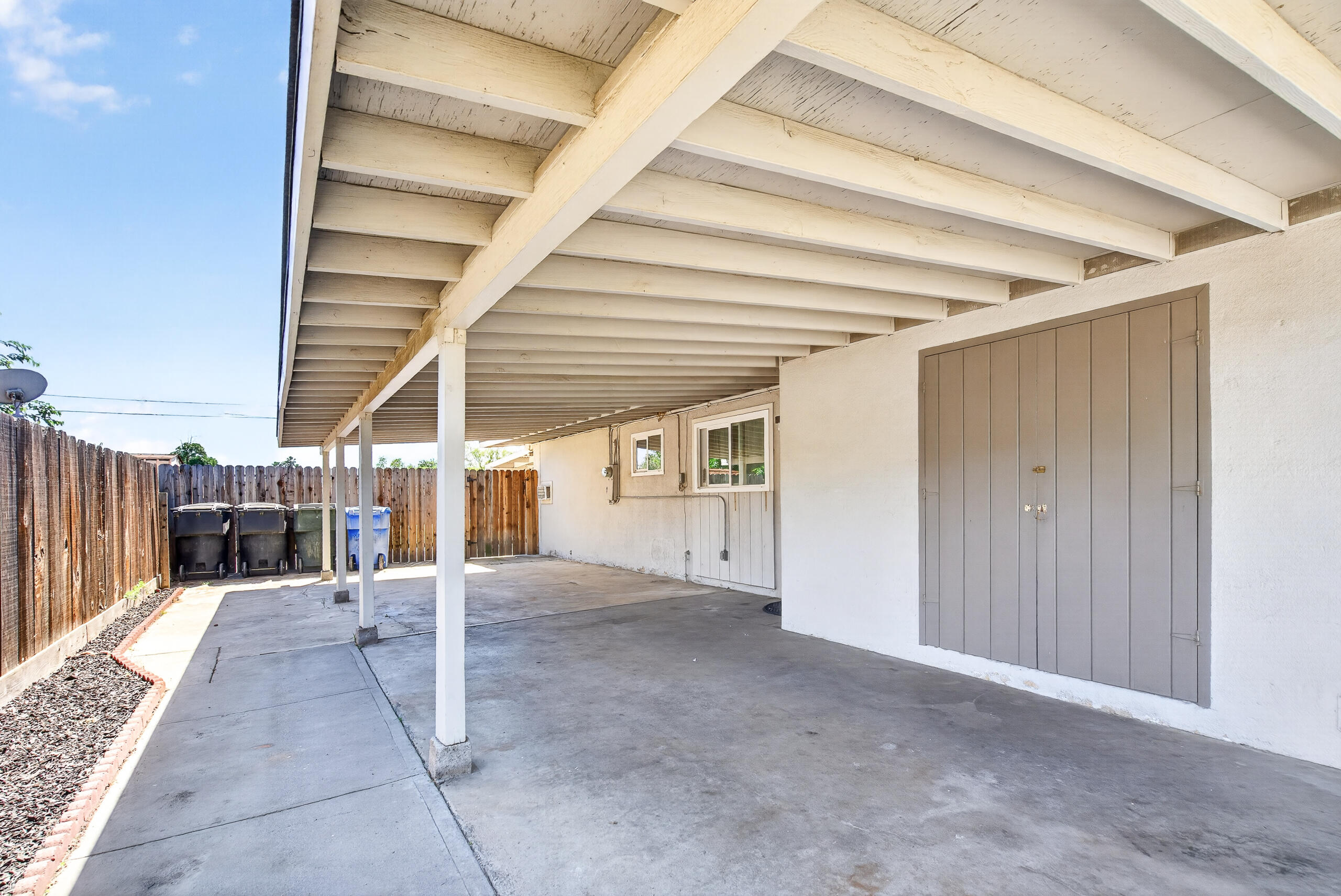 915 Neville St, Hanford, CA 93230