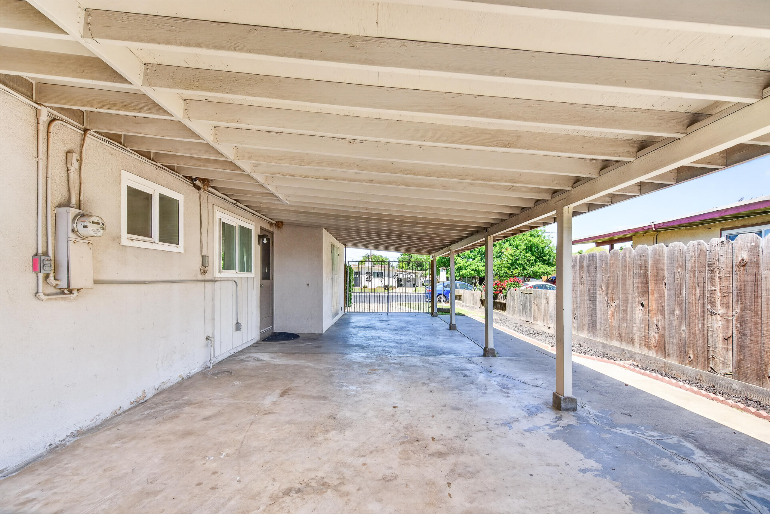 915 Neville St, Hanford, CA 93230