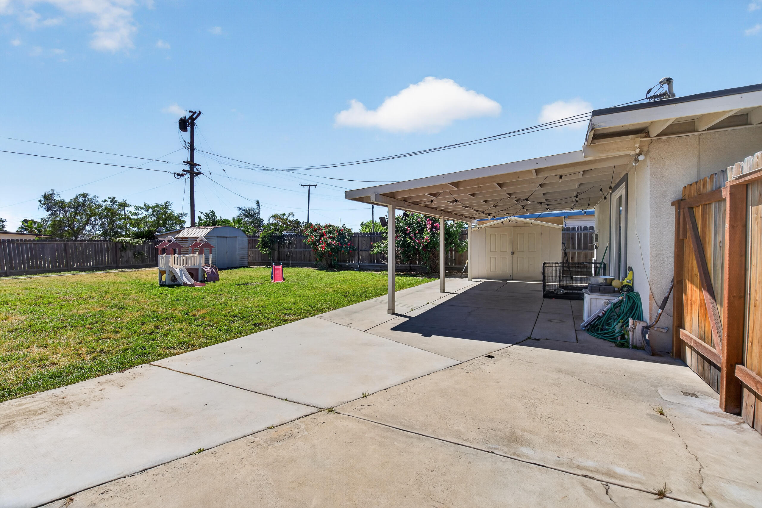 915 Neville St, Hanford, CA 93230