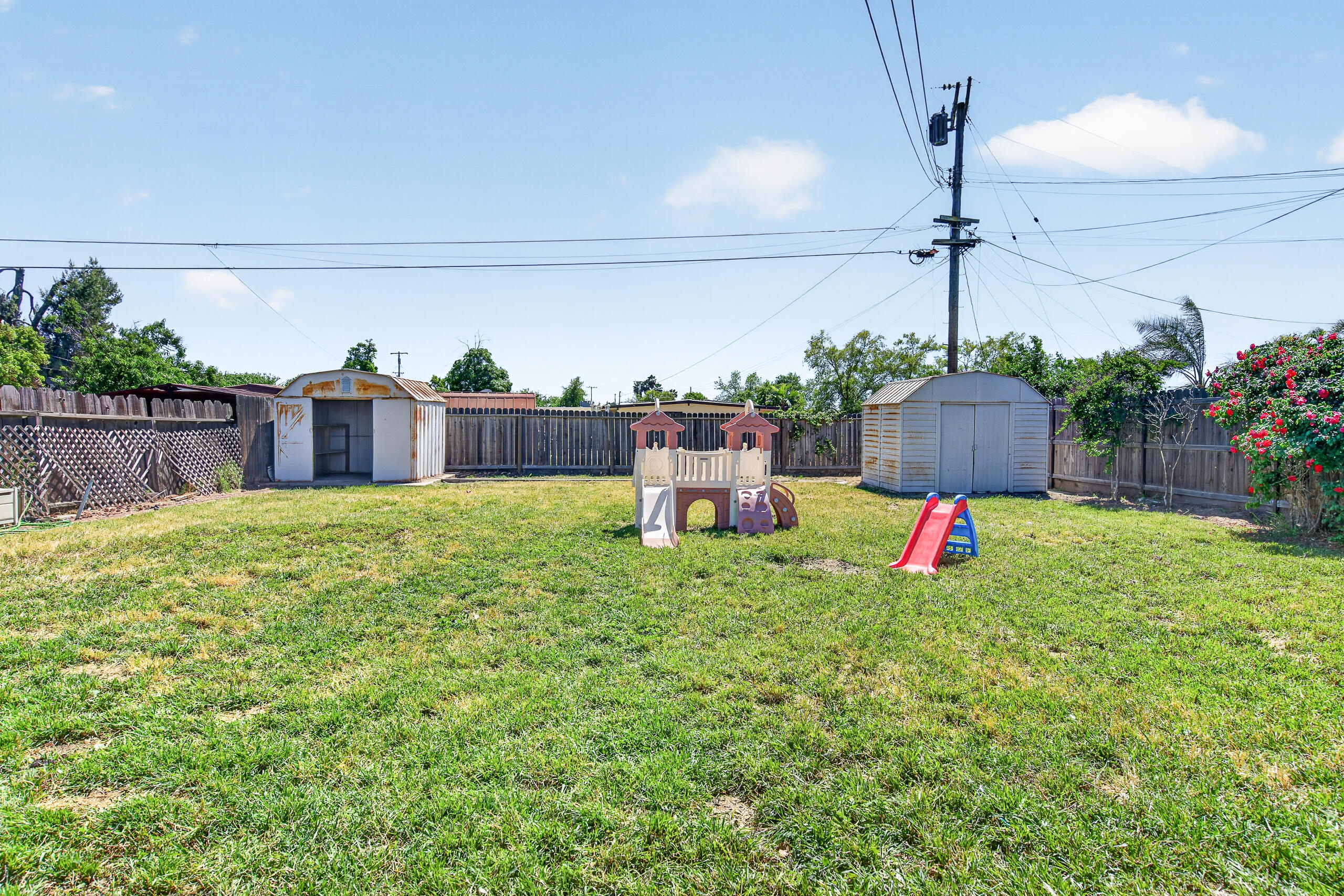 915 Neville St, Hanford, CA 93230