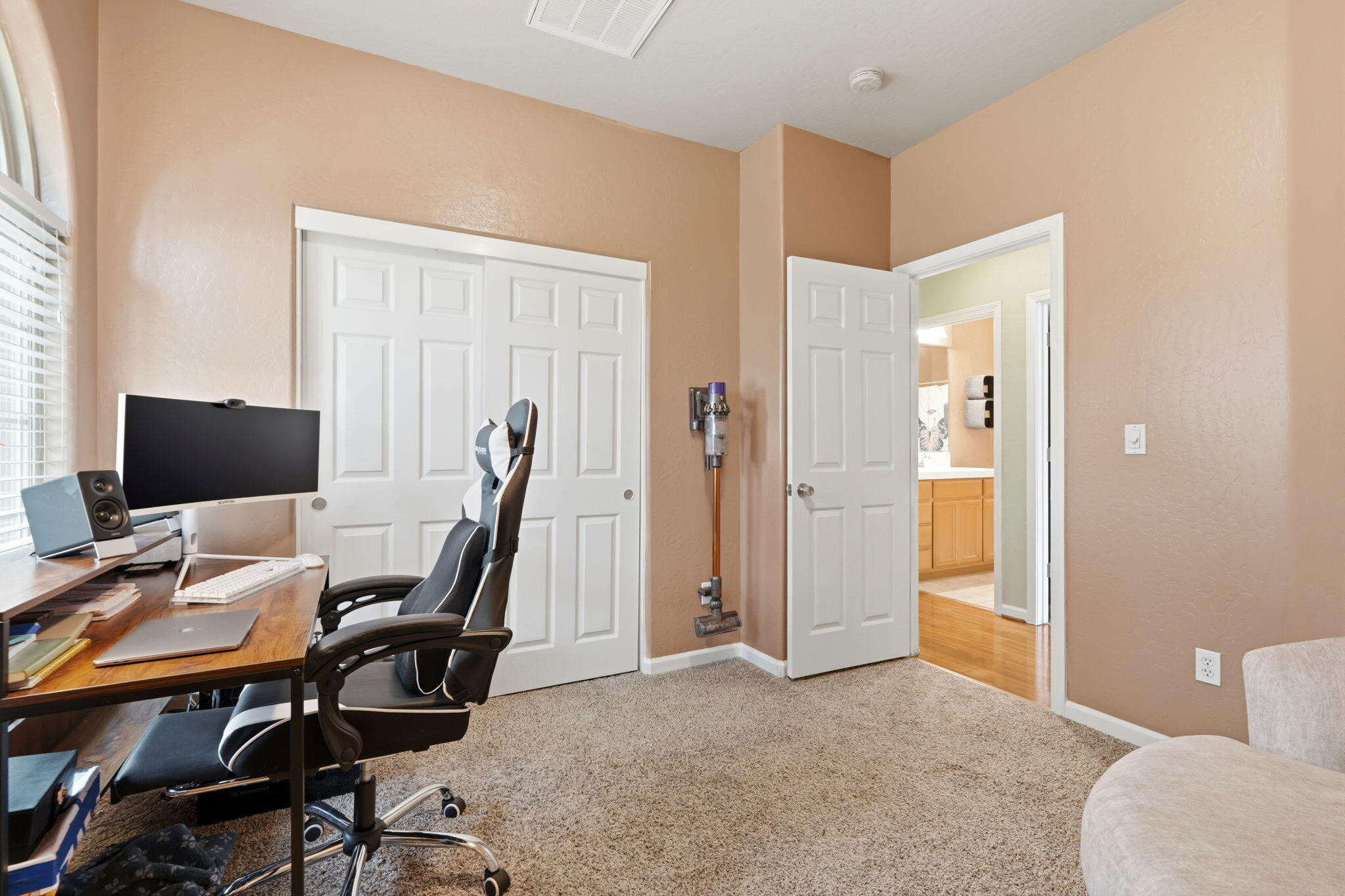 1428 N Leila St, Visalia, CA 93291