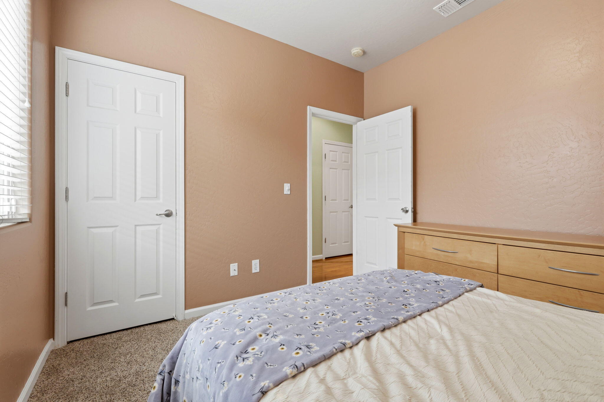 1428 N Leila St, Visalia, CA 93291