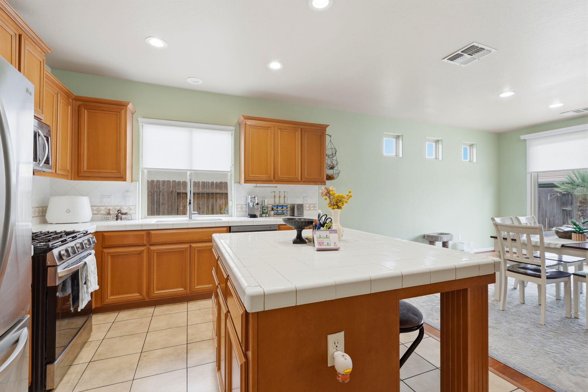 1428 N Leila St, Visalia, CA 93291