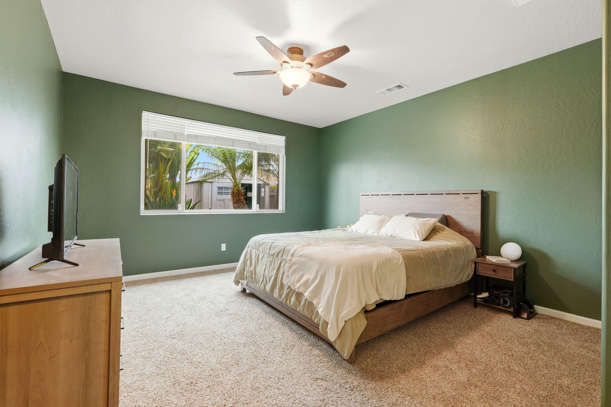 1428 N Leila St, Visalia, CA 93291