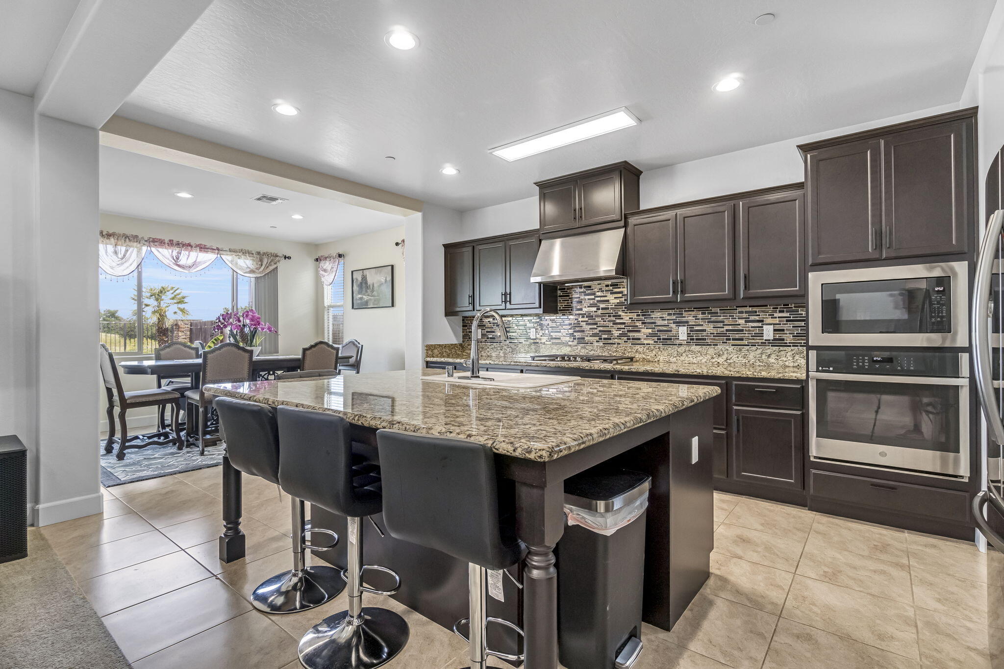 3405 W W Kamm Ave, Dinuba, CA 93618