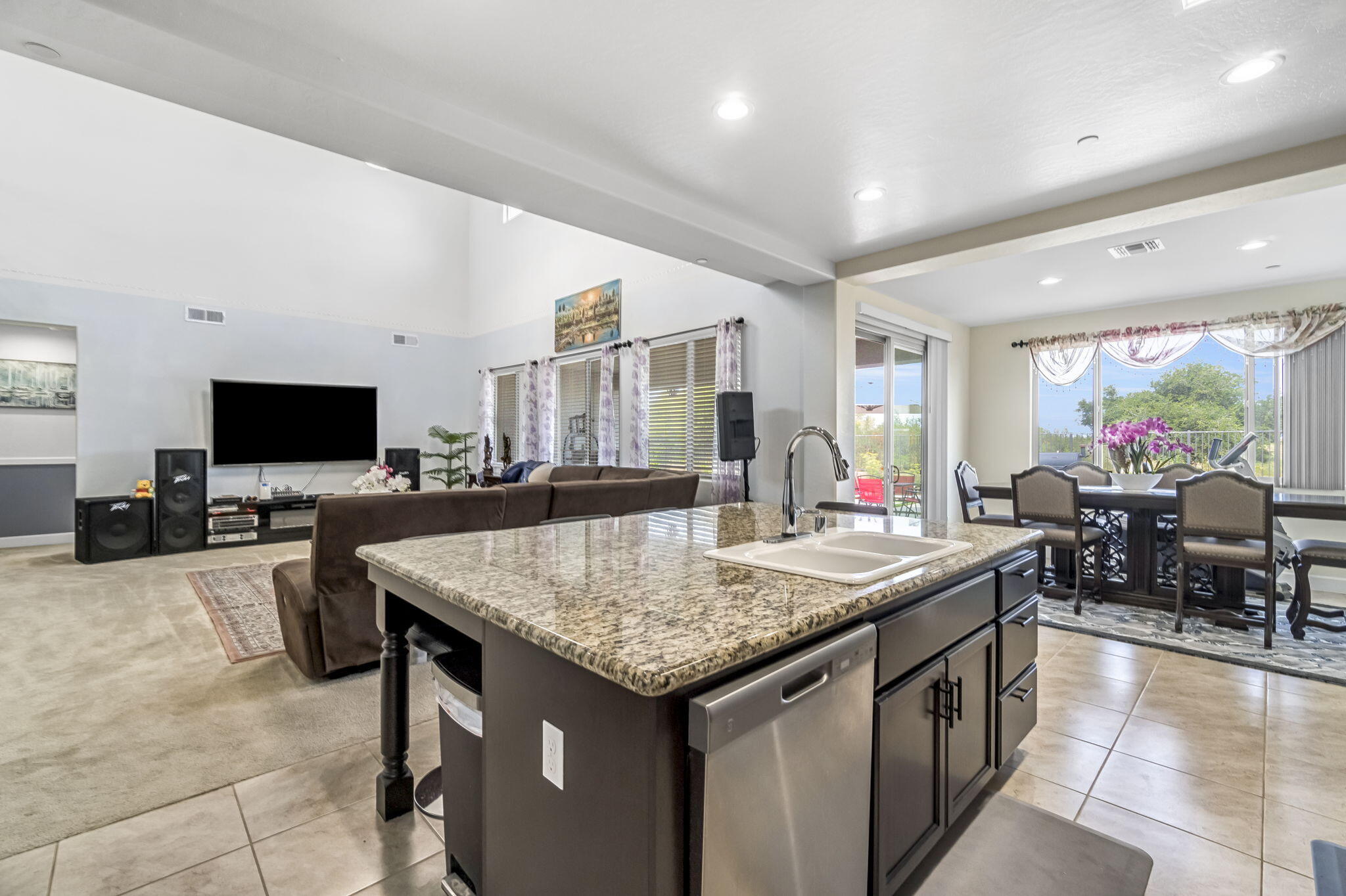 3405 W W Kamm Ave, Dinuba, CA 93618