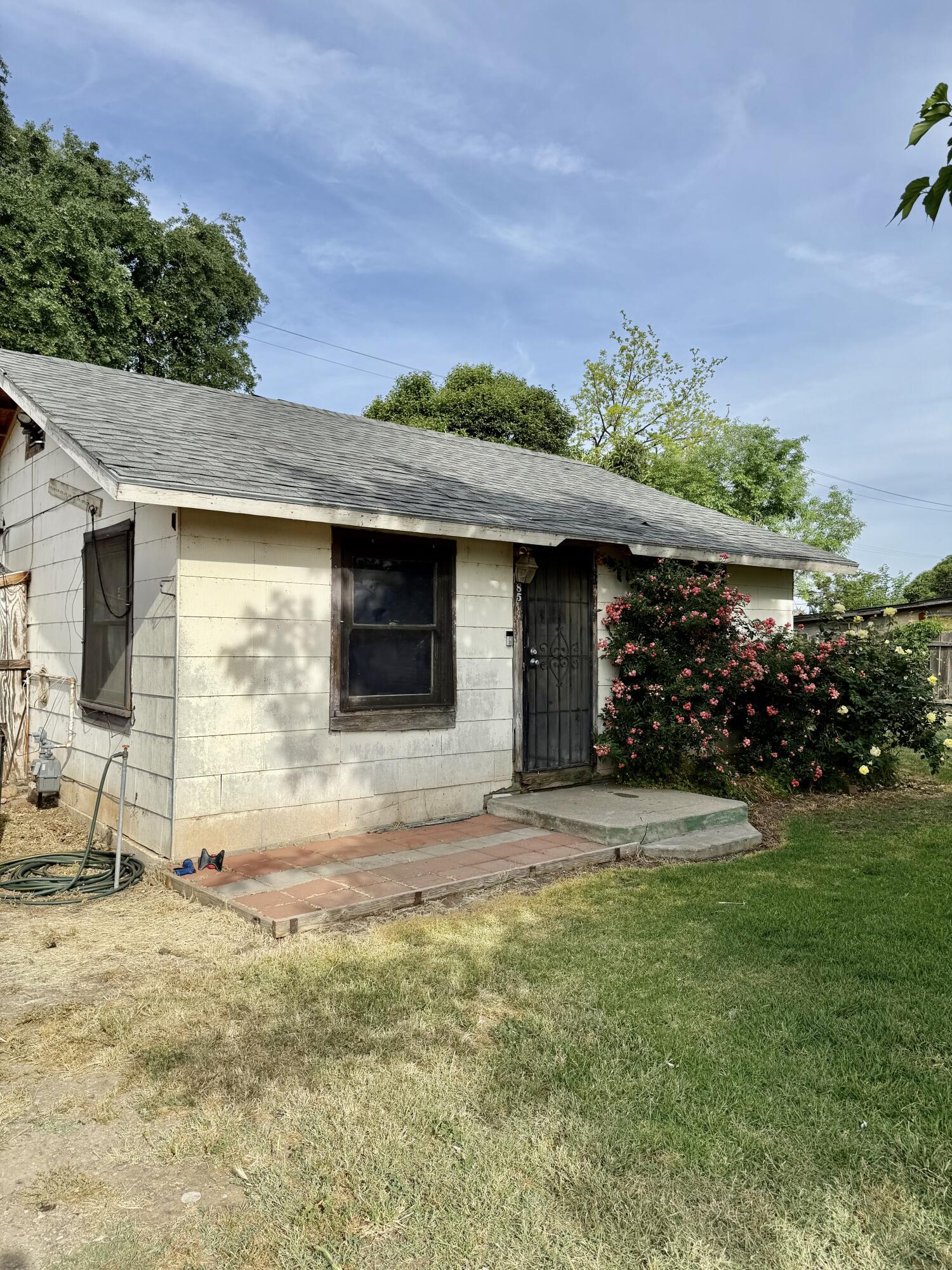 585 S Valencia Blvd, Woodlake, CA 93286