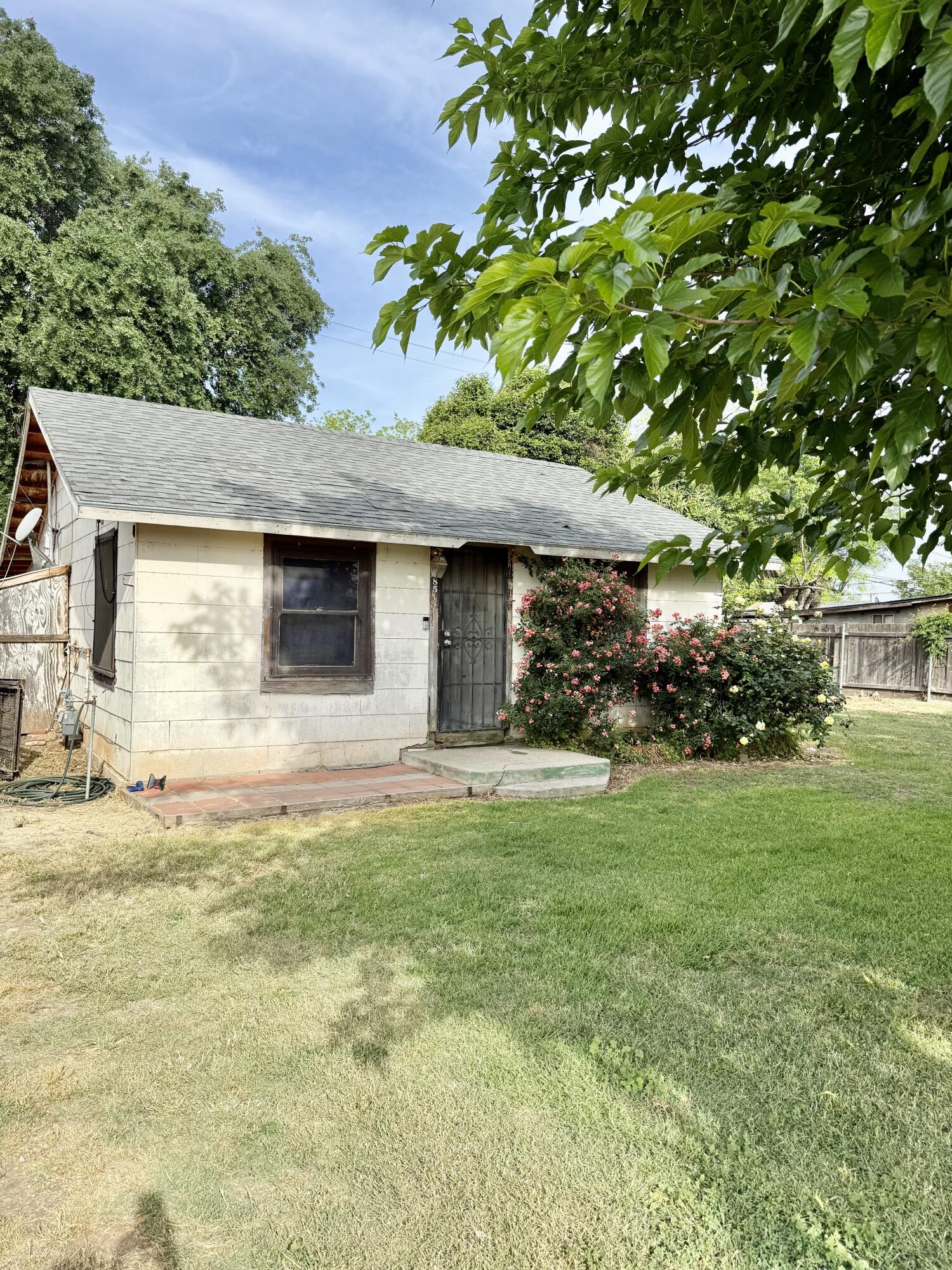 585 S Valencia Blvd, Woodlake, CA 93286