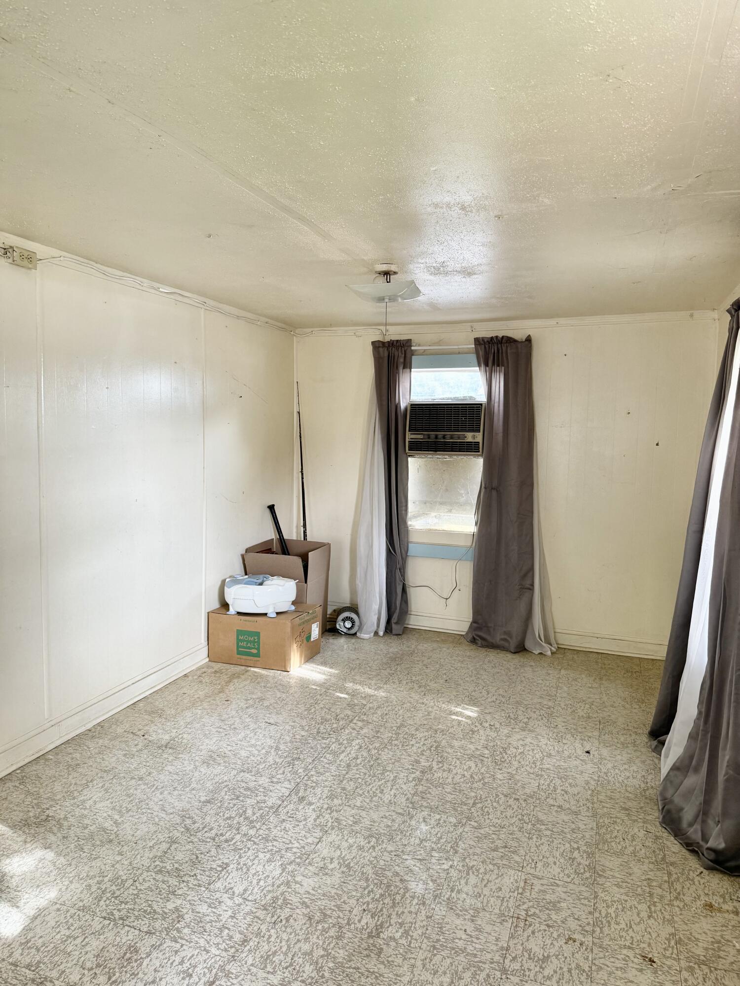 585 S Valencia Blvd, Woodlake, CA 93286