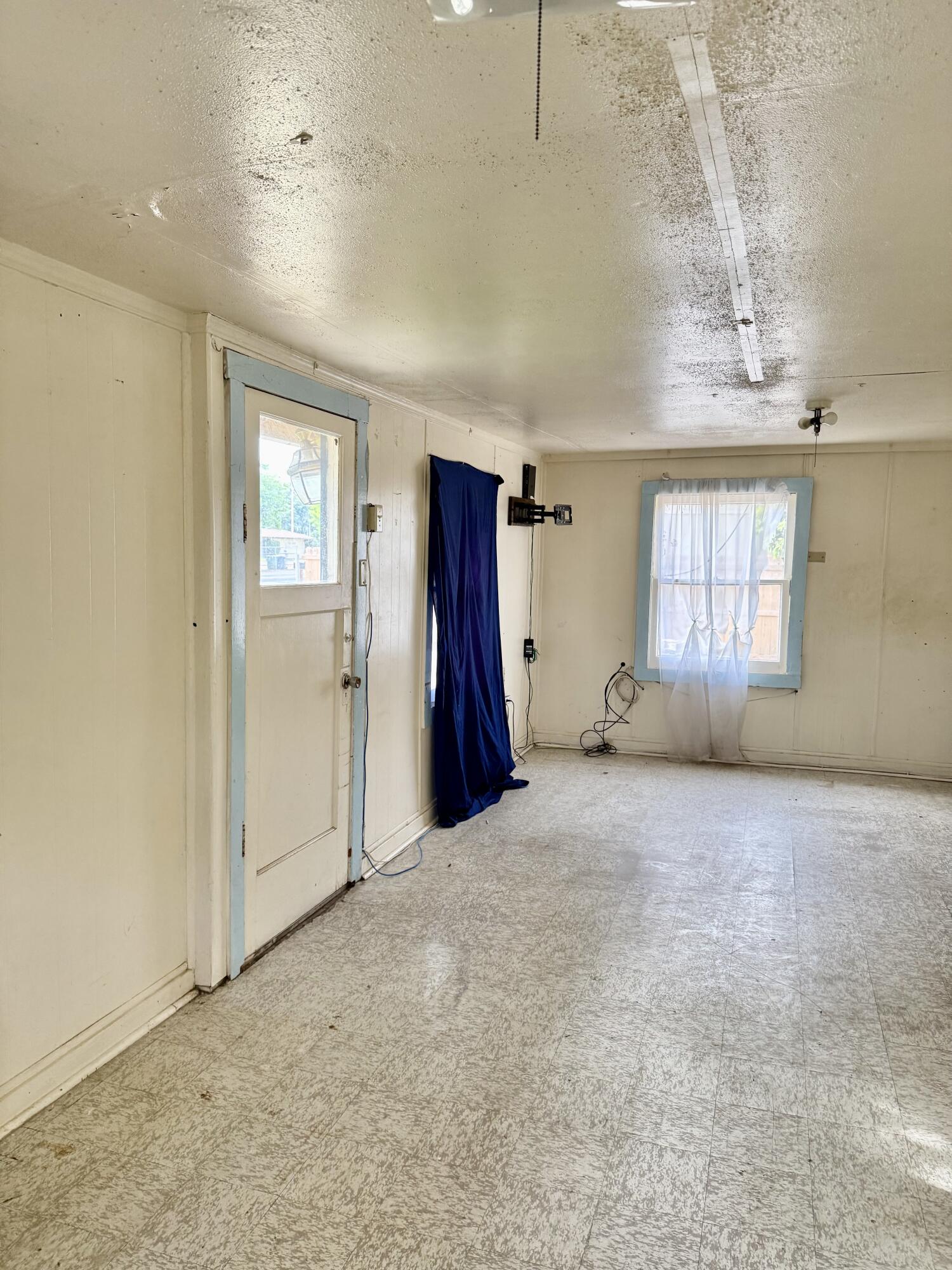 585 S Valencia Blvd, Woodlake, CA 93286