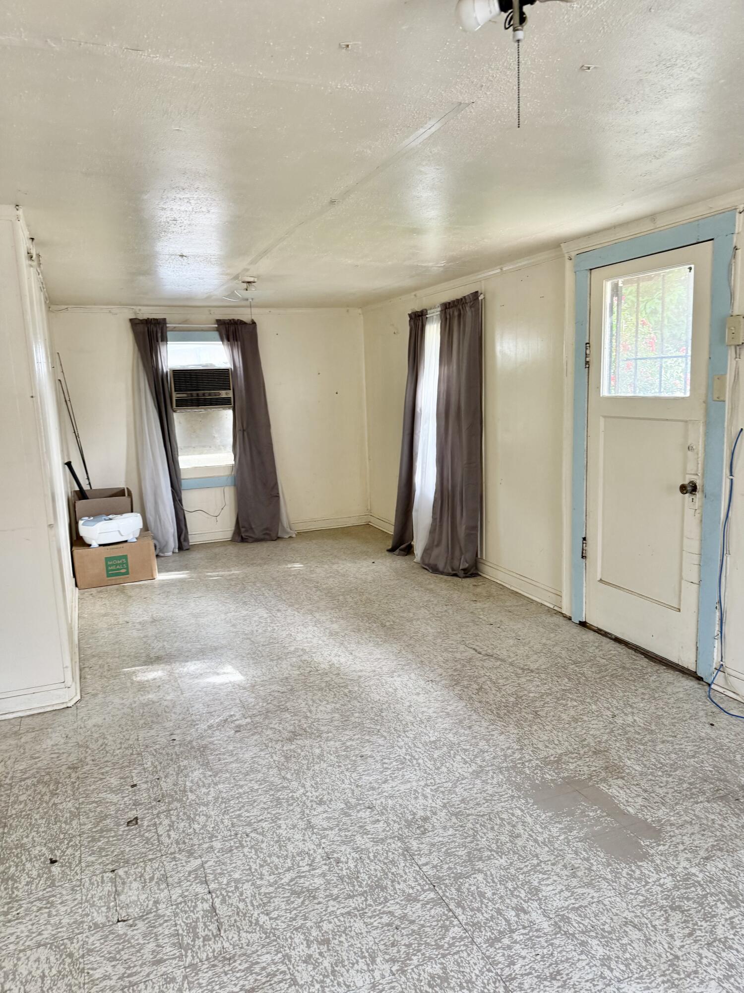 585 S Valencia Blvd, Woodlake, CA 93286