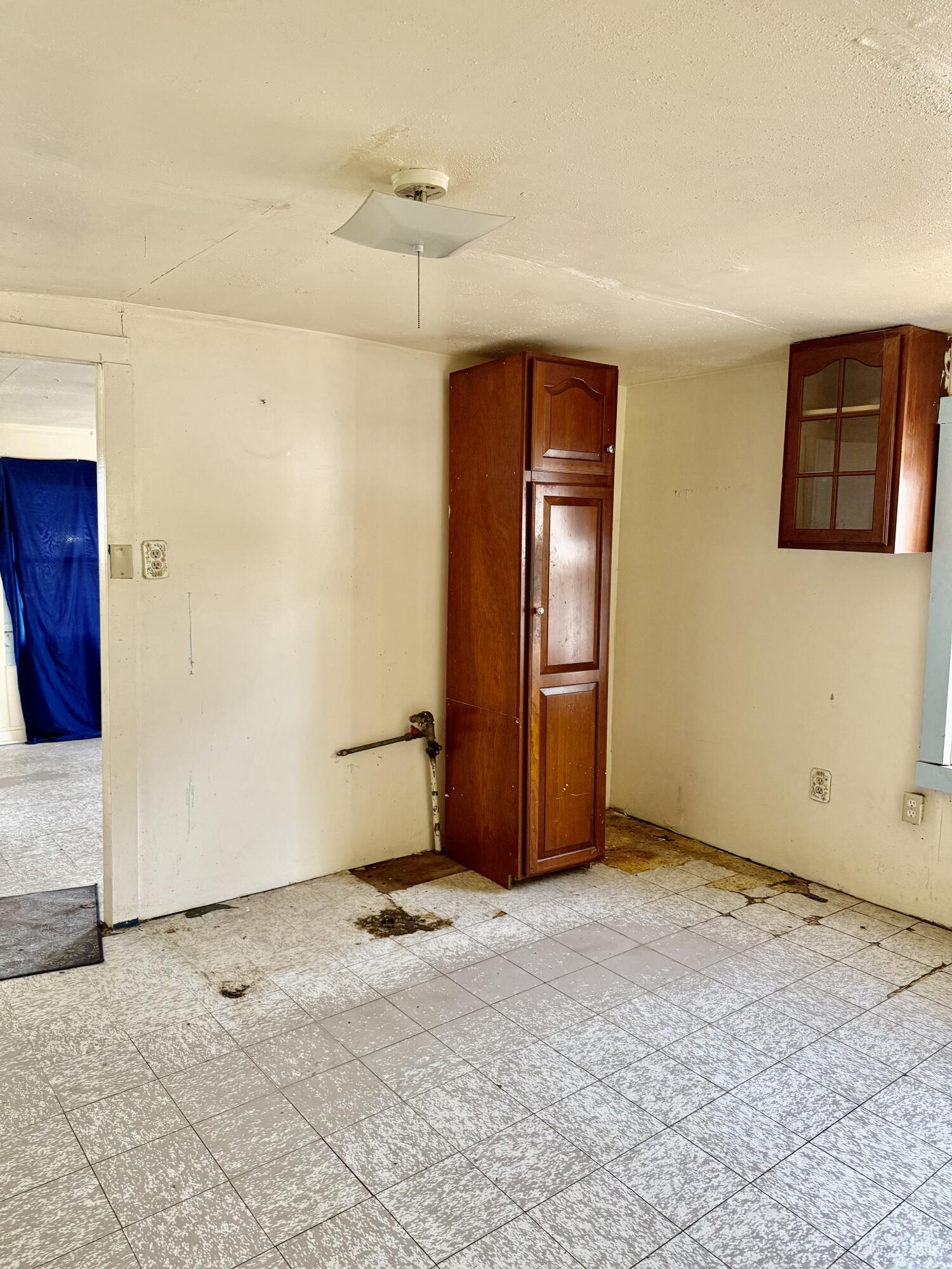 585 S Valencia Blvd, Woodlake, CA 93286